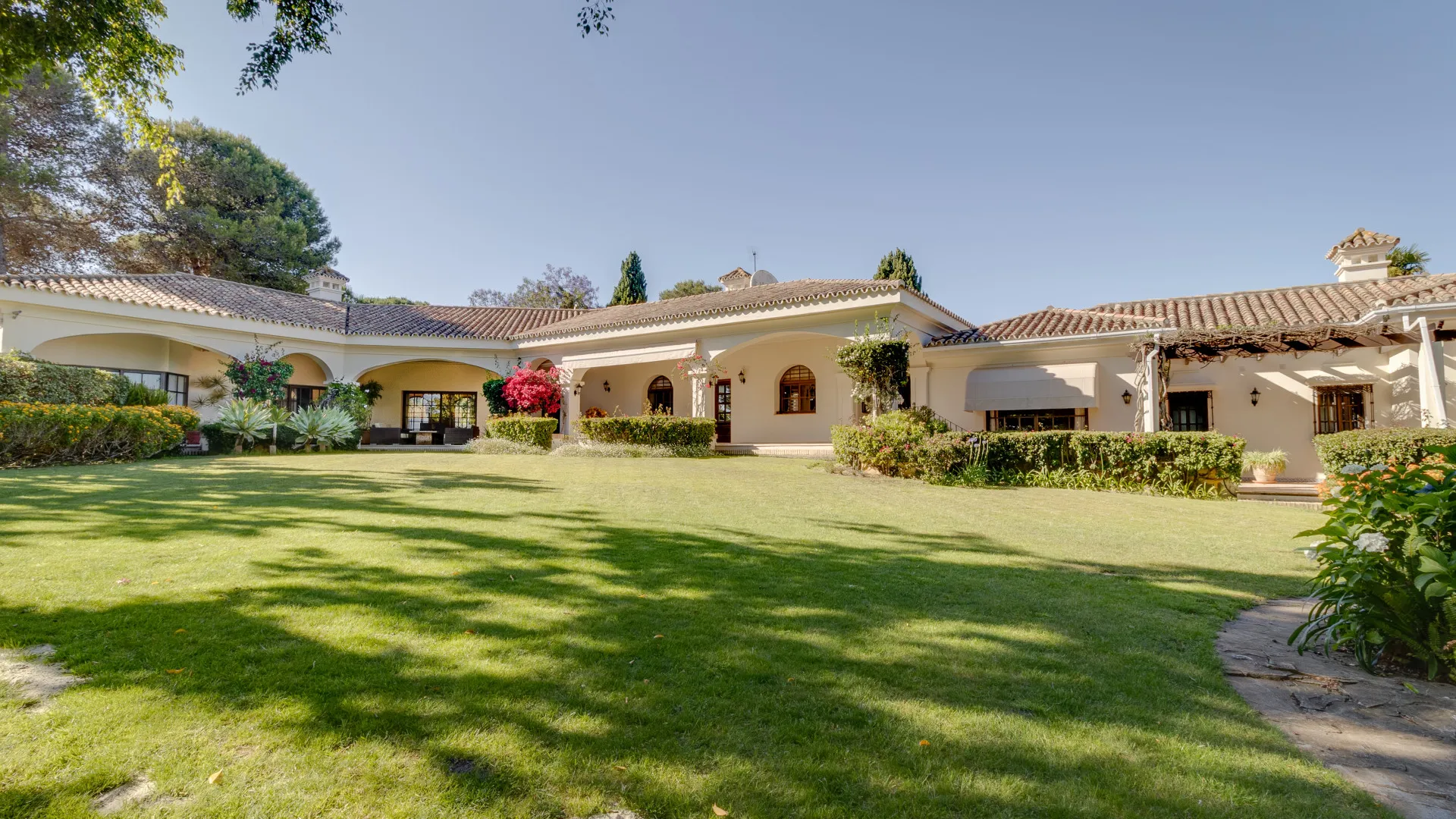 Villa de 6 dormitorios en venta en Zona D