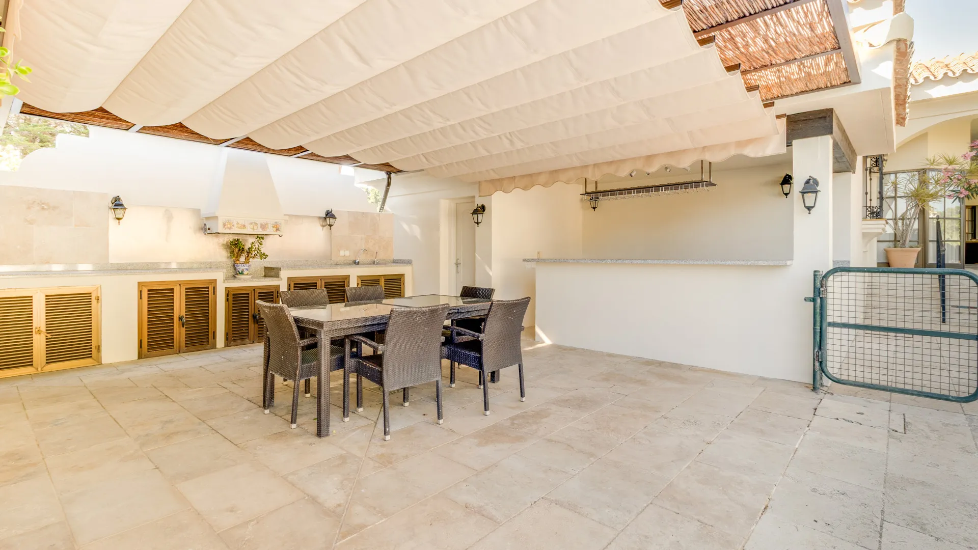 Villa de 6 dormitorios en venta en Zona D