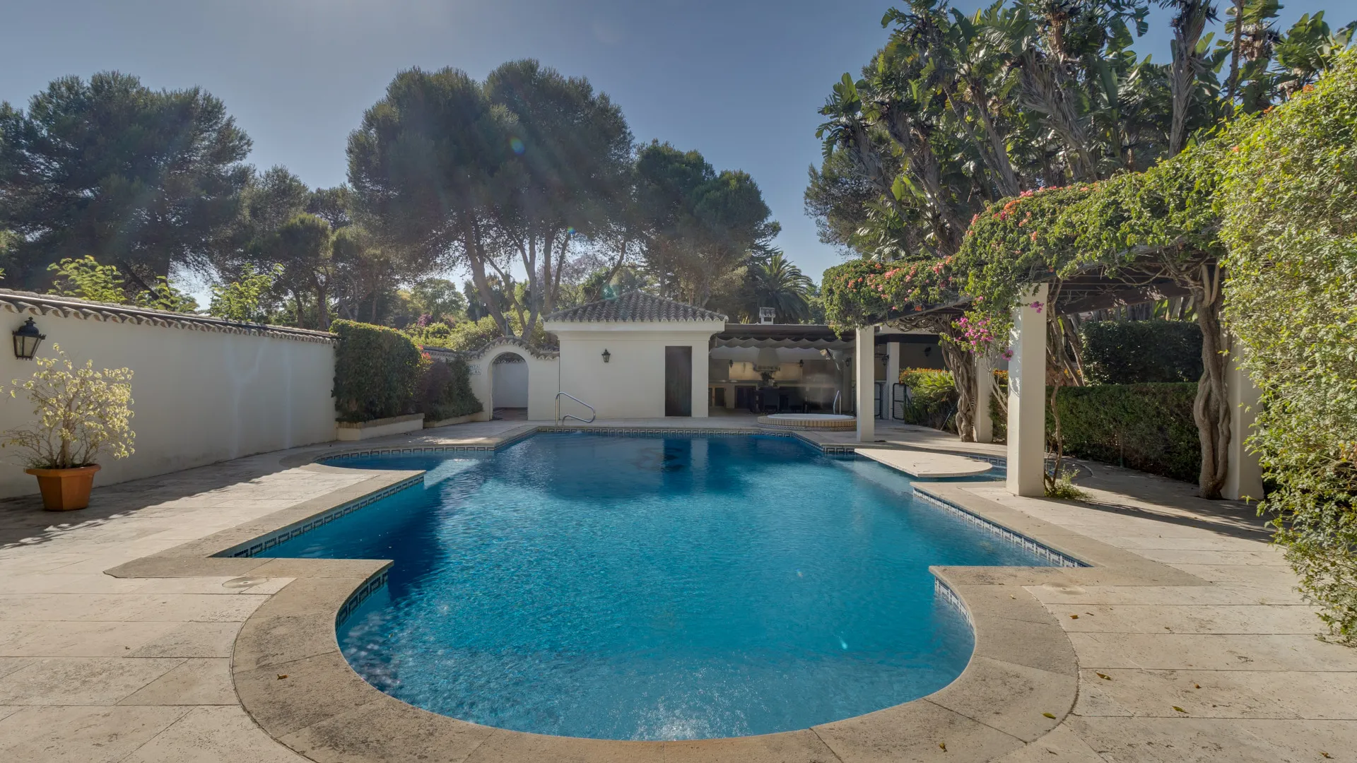 Villa de 6 dormitorios en venta en Zona D
