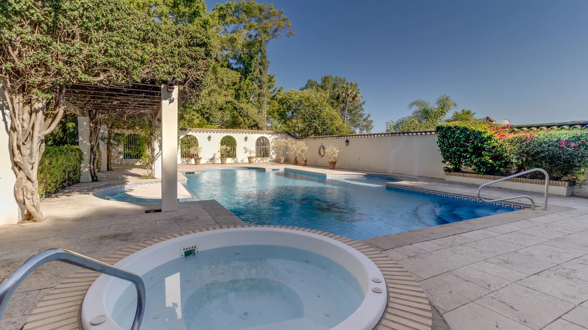 Villa de 6 dormitorios en venta en Zona D