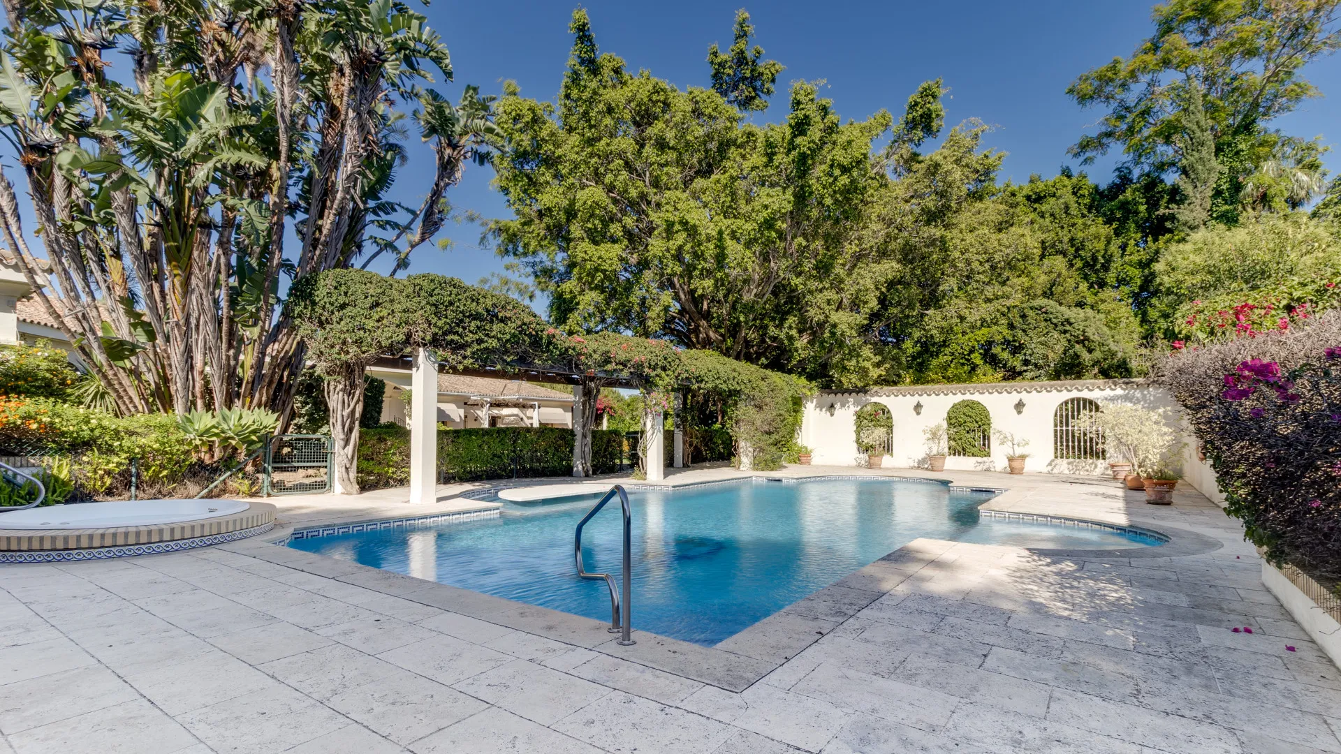 Villa de 6 dormitorios en venta en Zona D