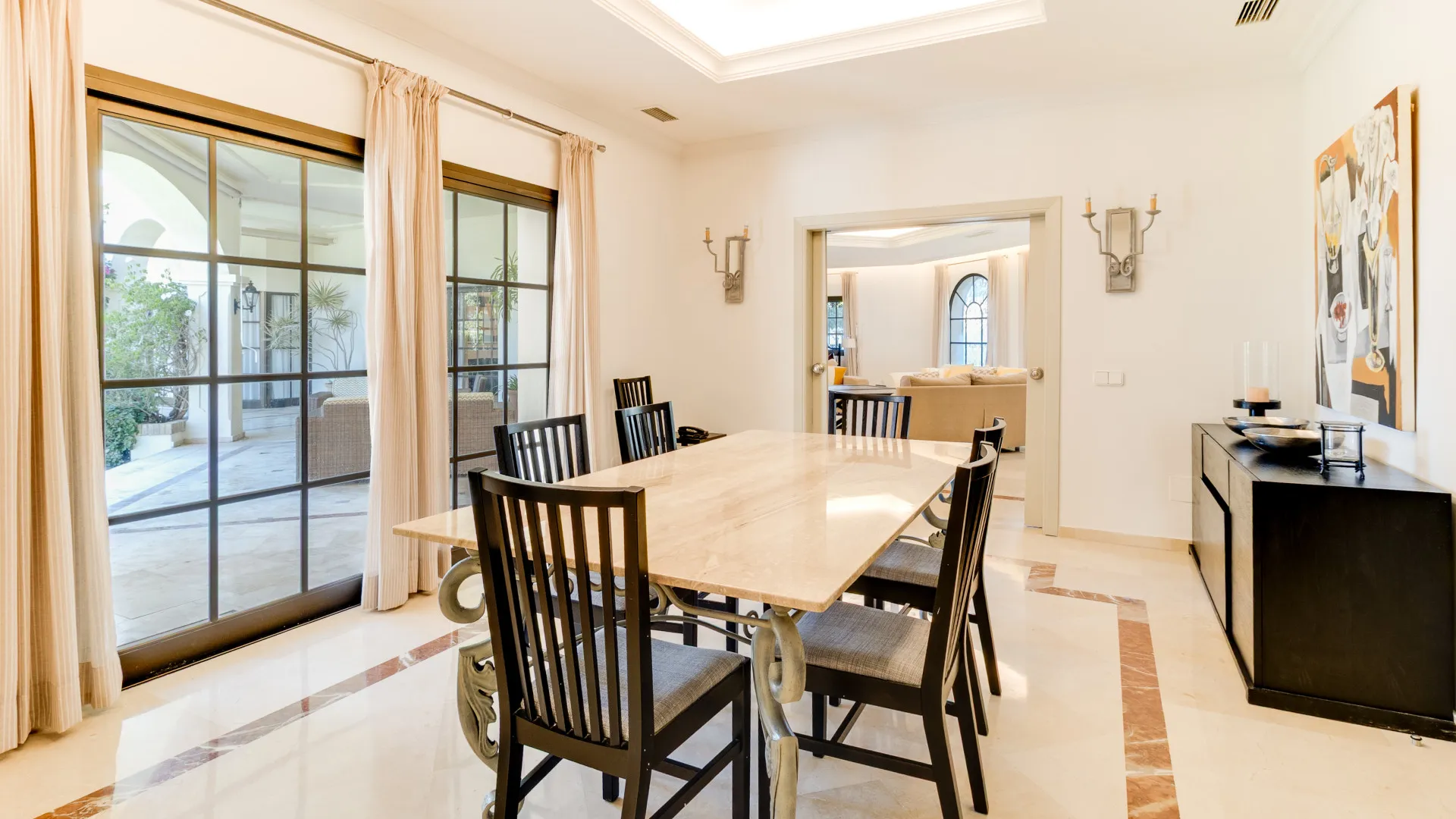 Villa de 6 dormitorios en venta en Zona D