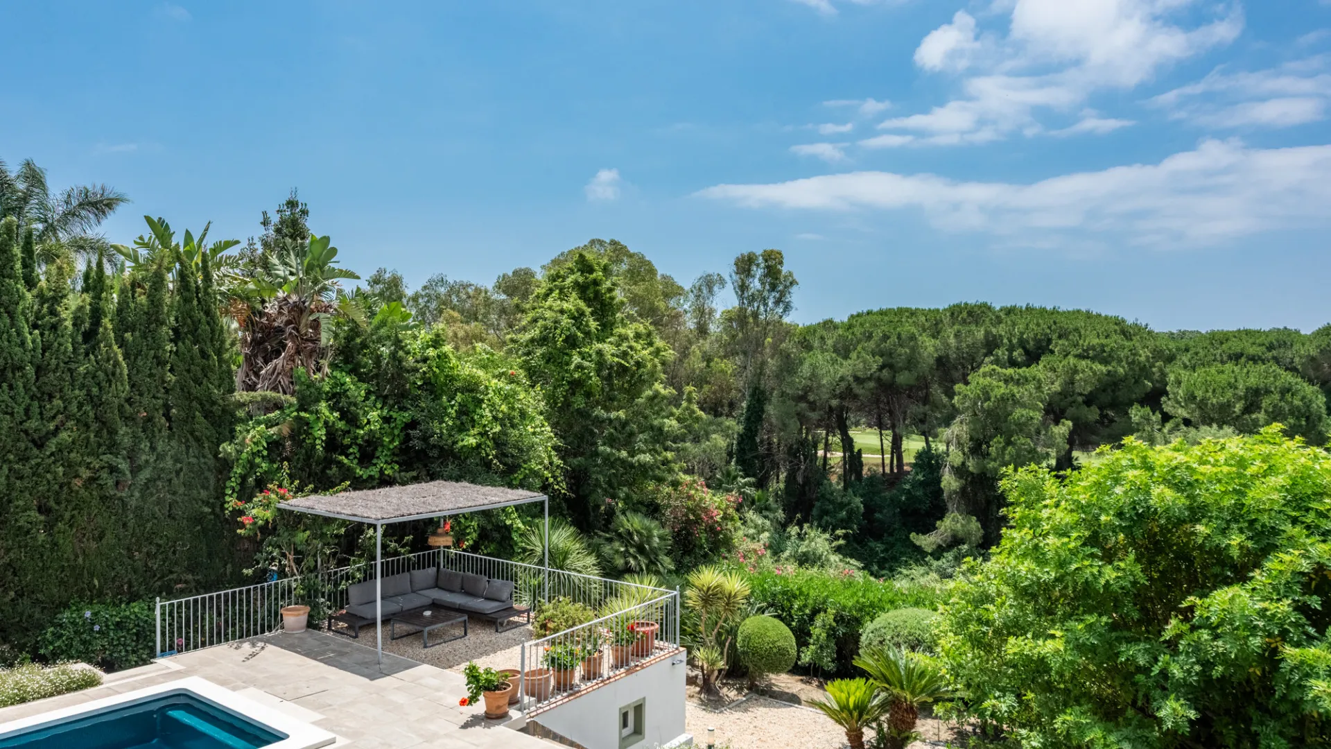 Se vende villa de 4 dormitorios en Zona F