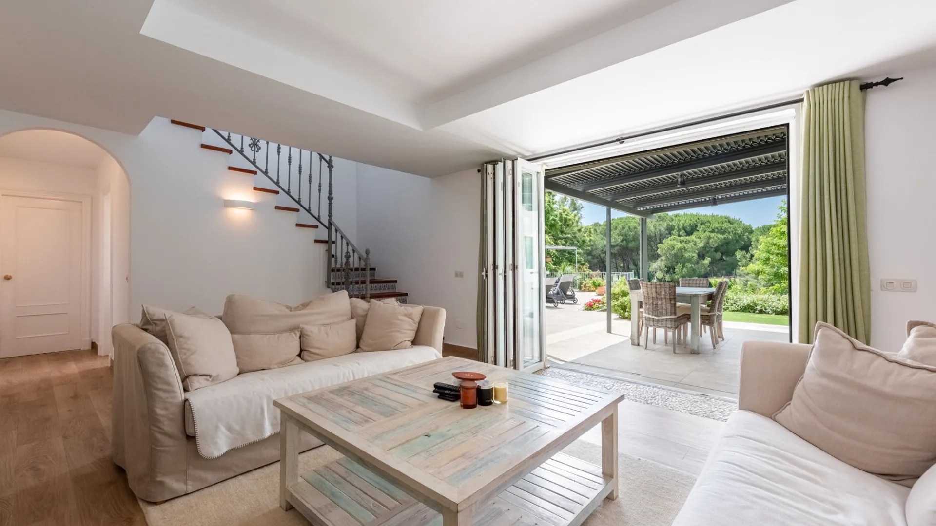 Se vende villa de 4 dormitorios en Zona F