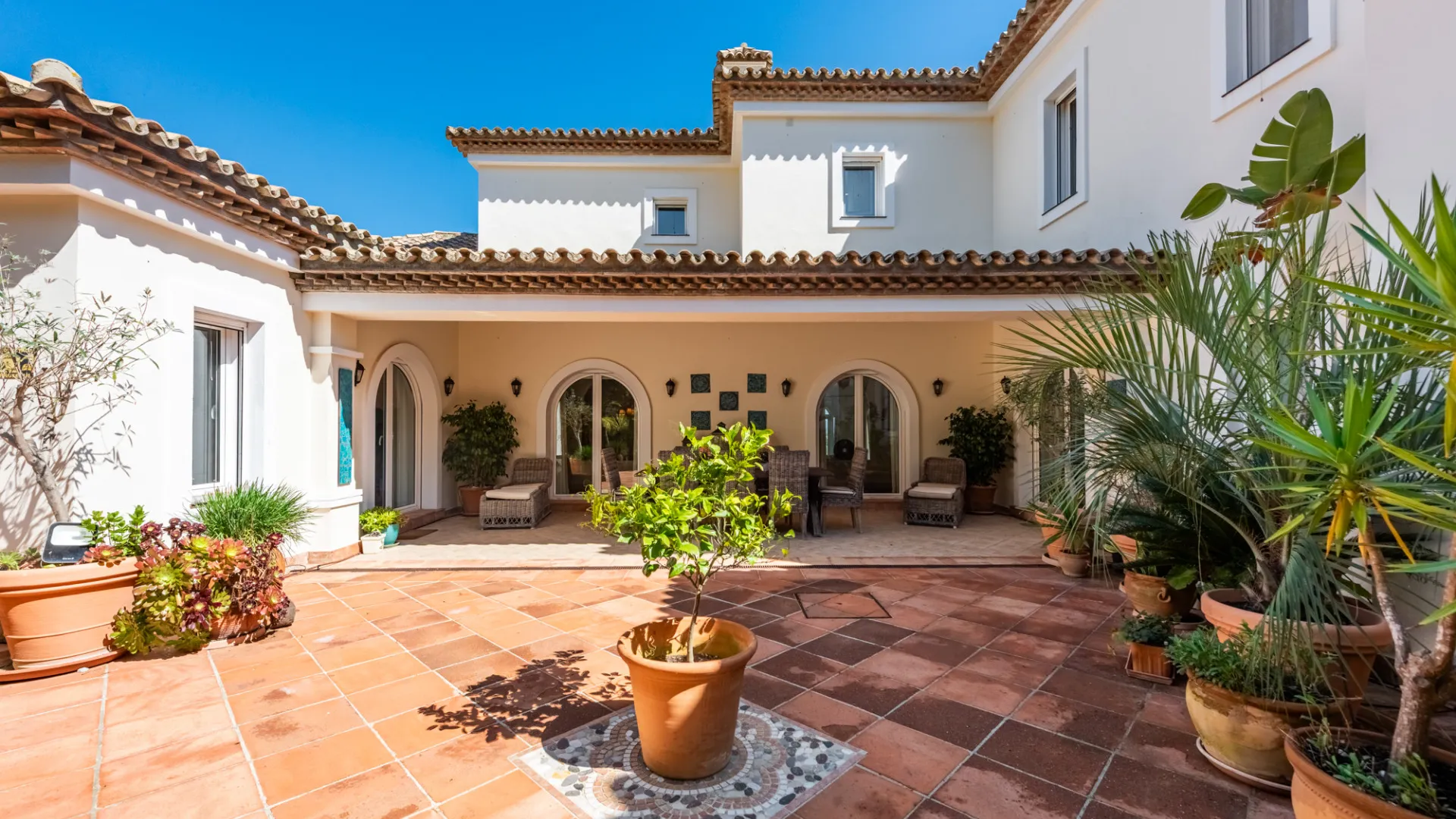 Villa for sale in Zona G with 4 bedrooms
