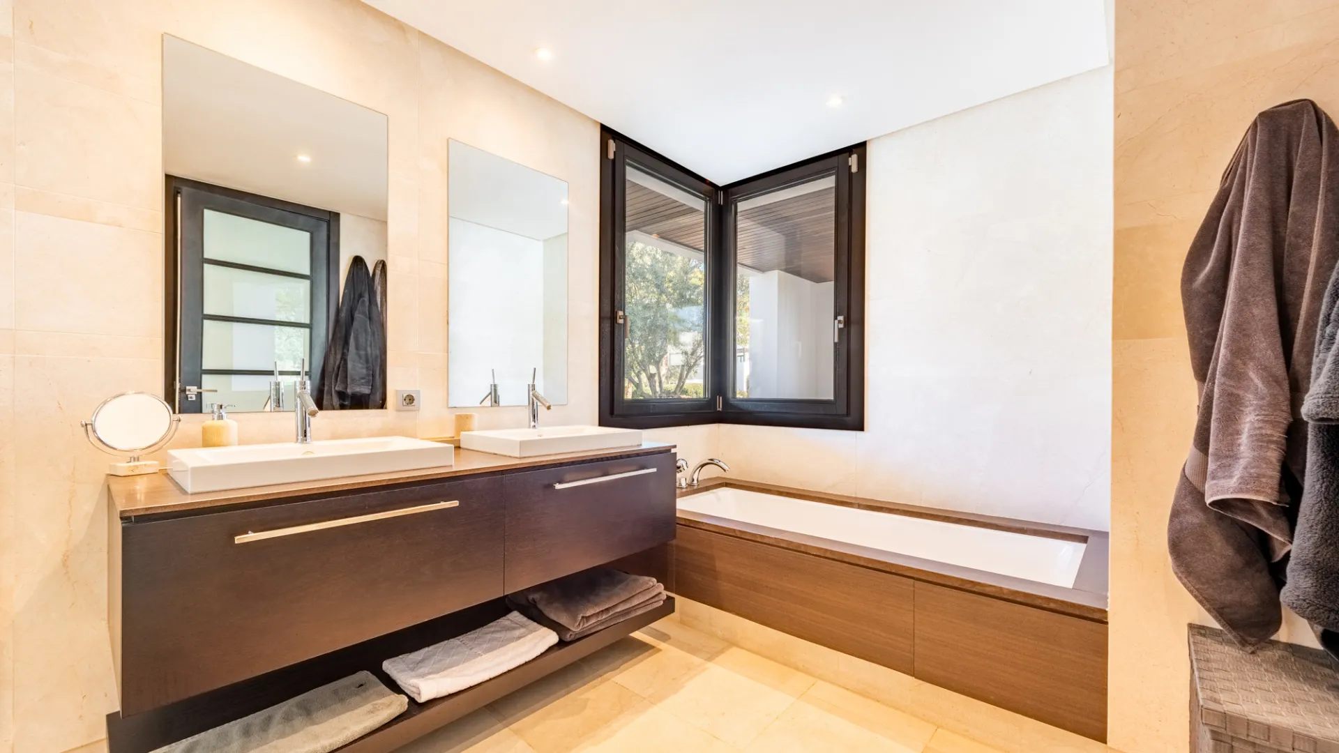 Buy ground floor apartment in Hacienda de Valderrama