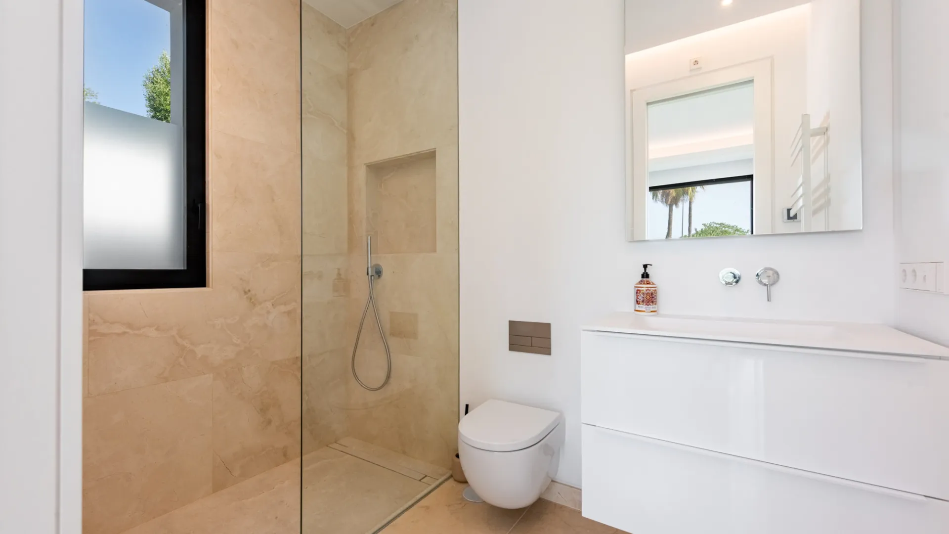 Villa for sale in Zona F