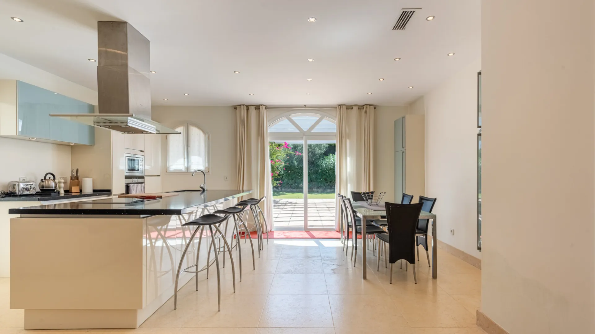 Zona L 5 bedrooms villa for sale