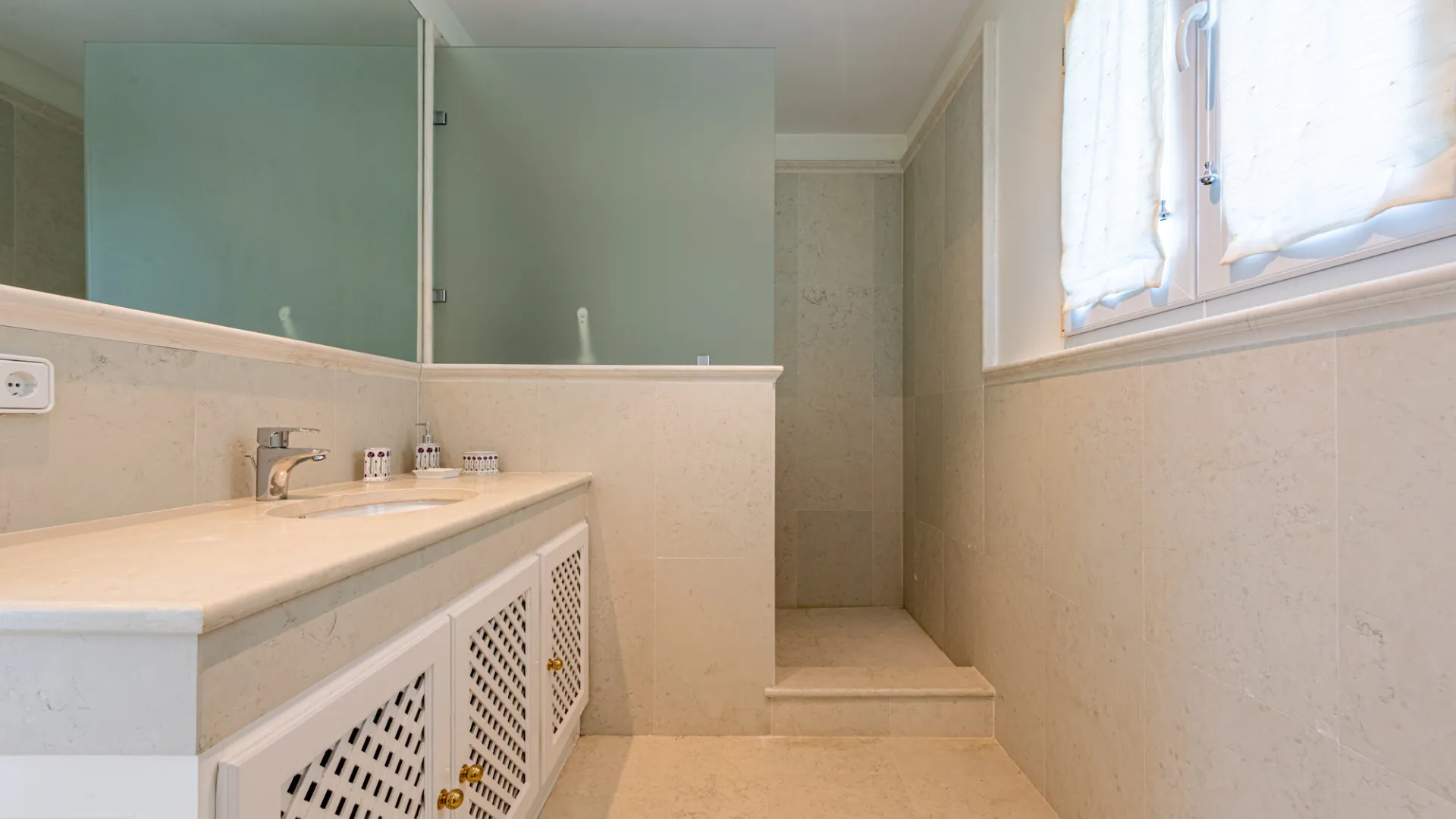 Zona L 5 bedrooms villa for sale