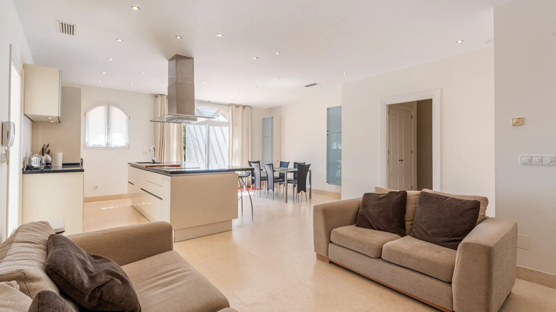 Zona L 5 bedrooms villa for sale