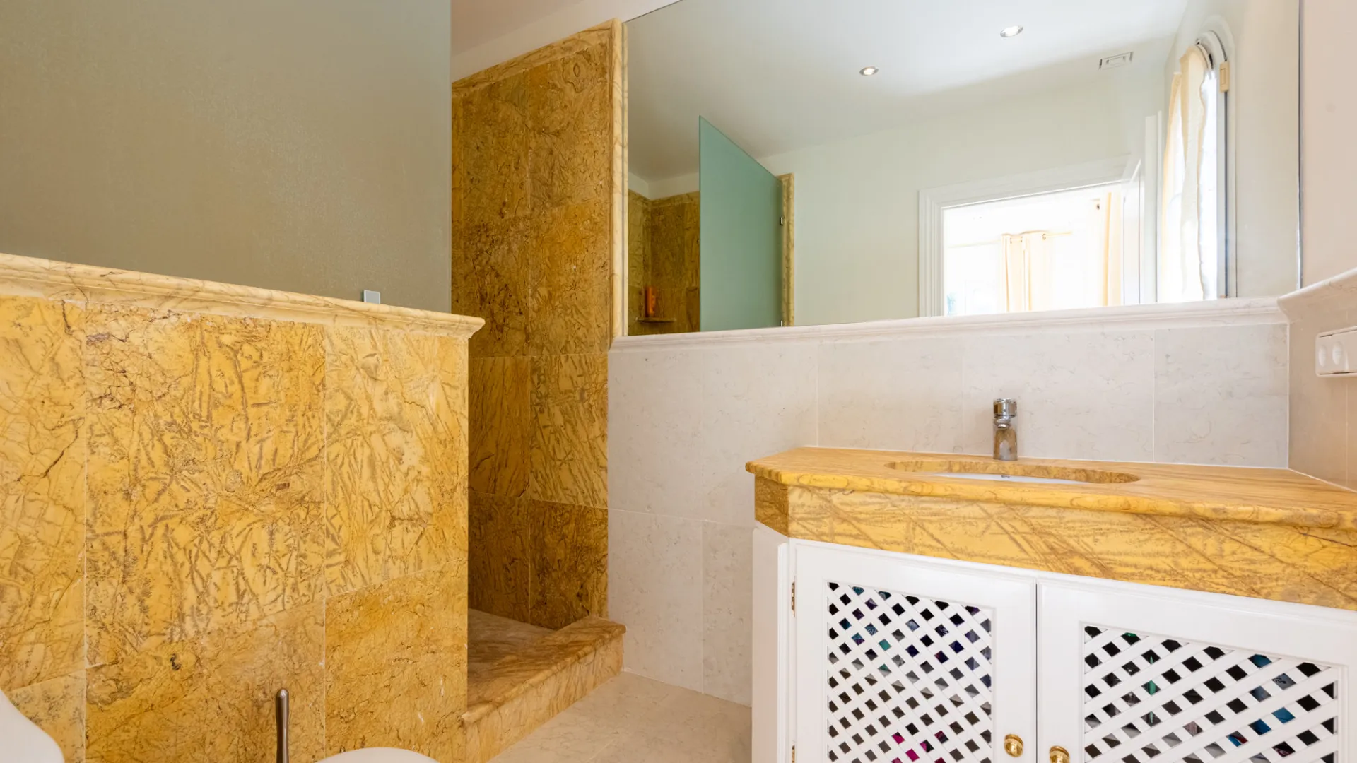 Zona L 5 bedrooms villa for sale
