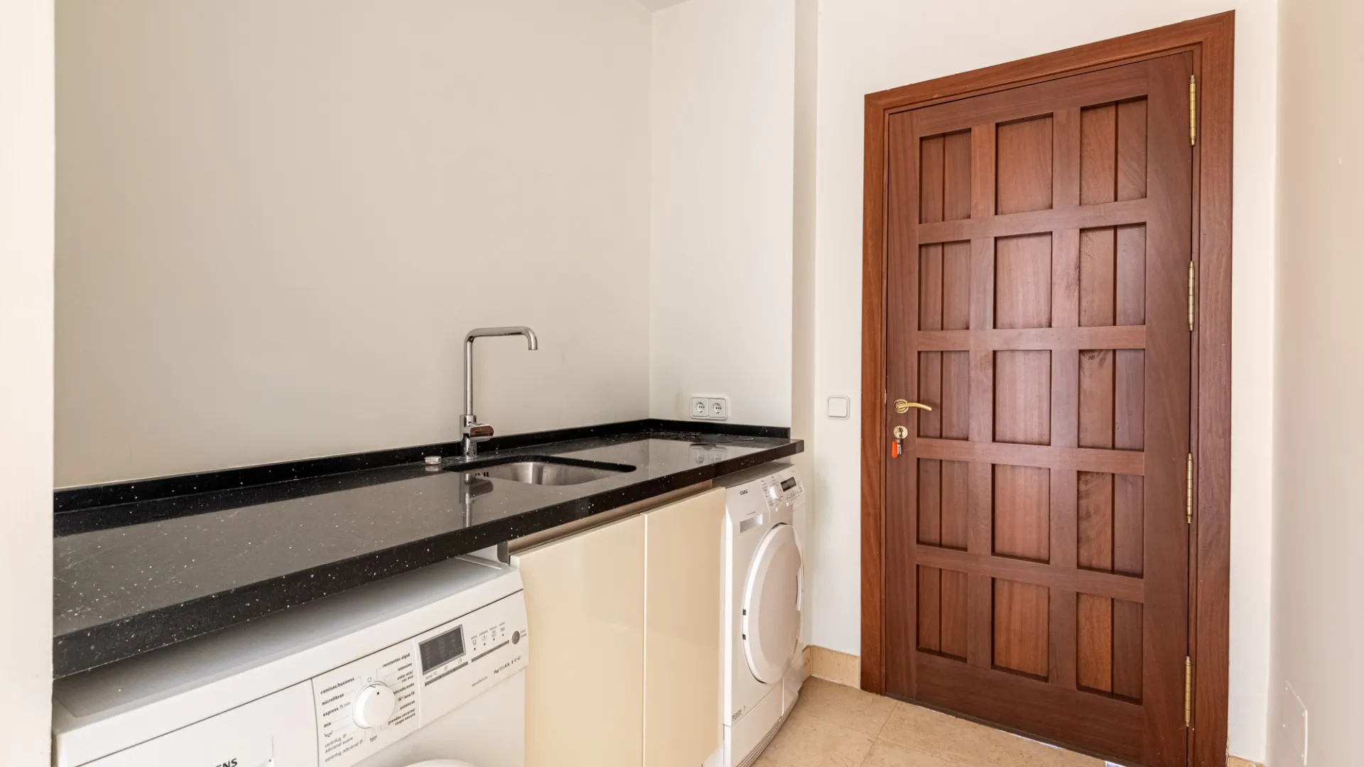 Zona L 5 bedrooms villa for sale