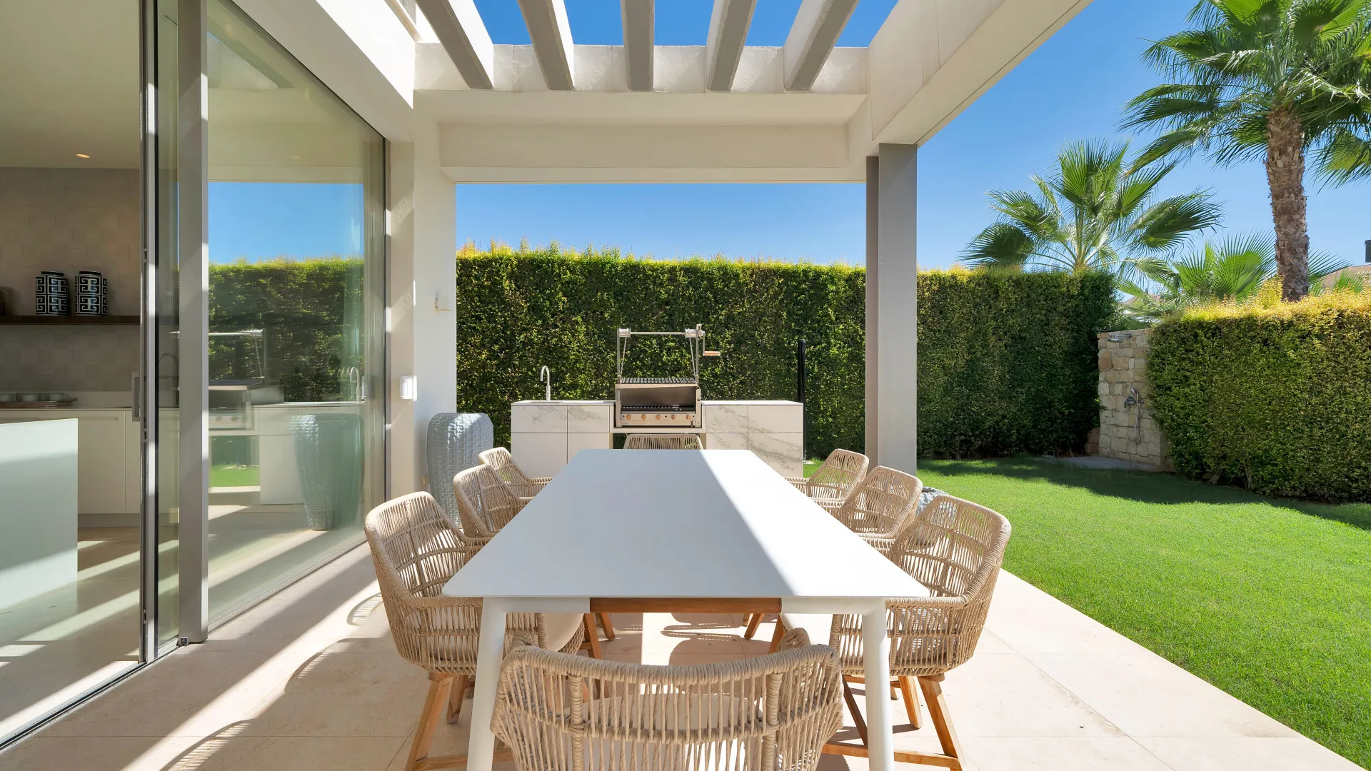Buy villa in Benahavis with 5 bedrooms