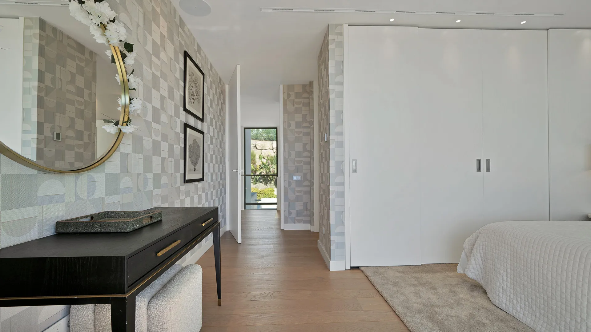 Buy villa in Benahavis with 5 bedrooms