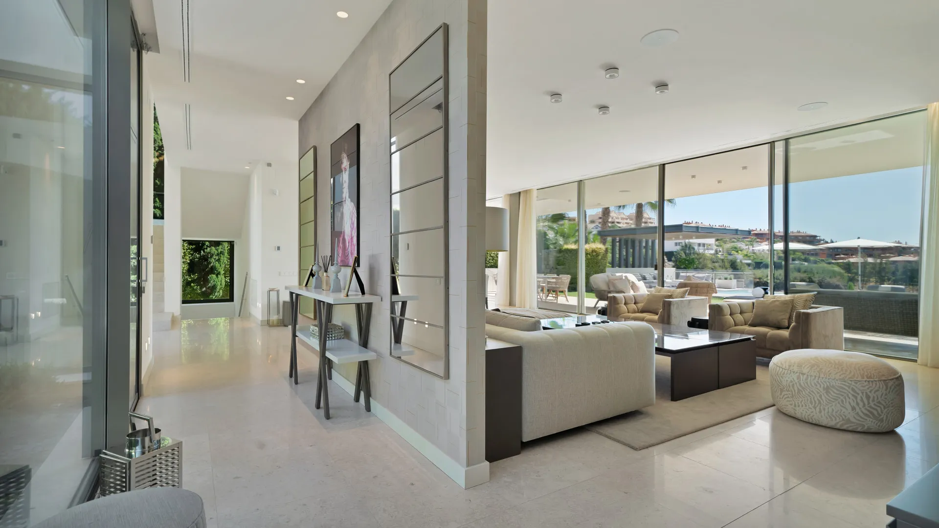Buy villa in Benahavis with 5 bedrooms