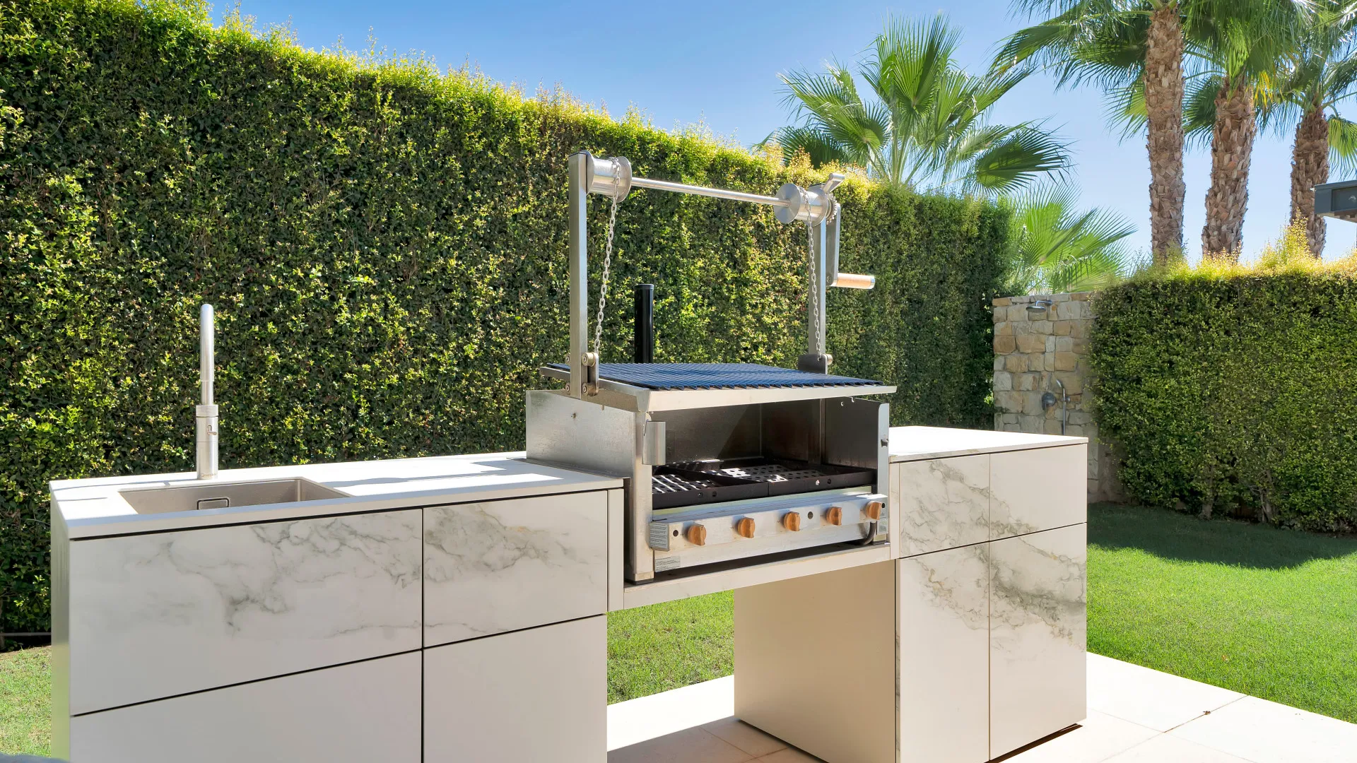 Buy villa in Benahavis with 5 bedrooms