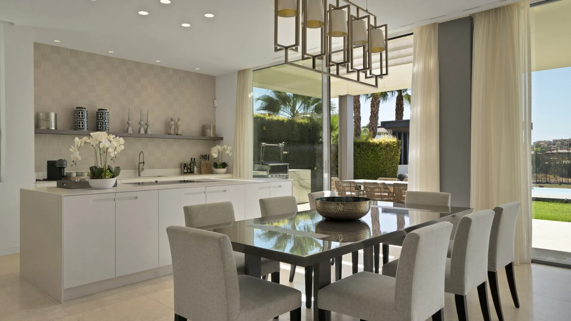 Buy villa in Benahavis with 5 bedrooms