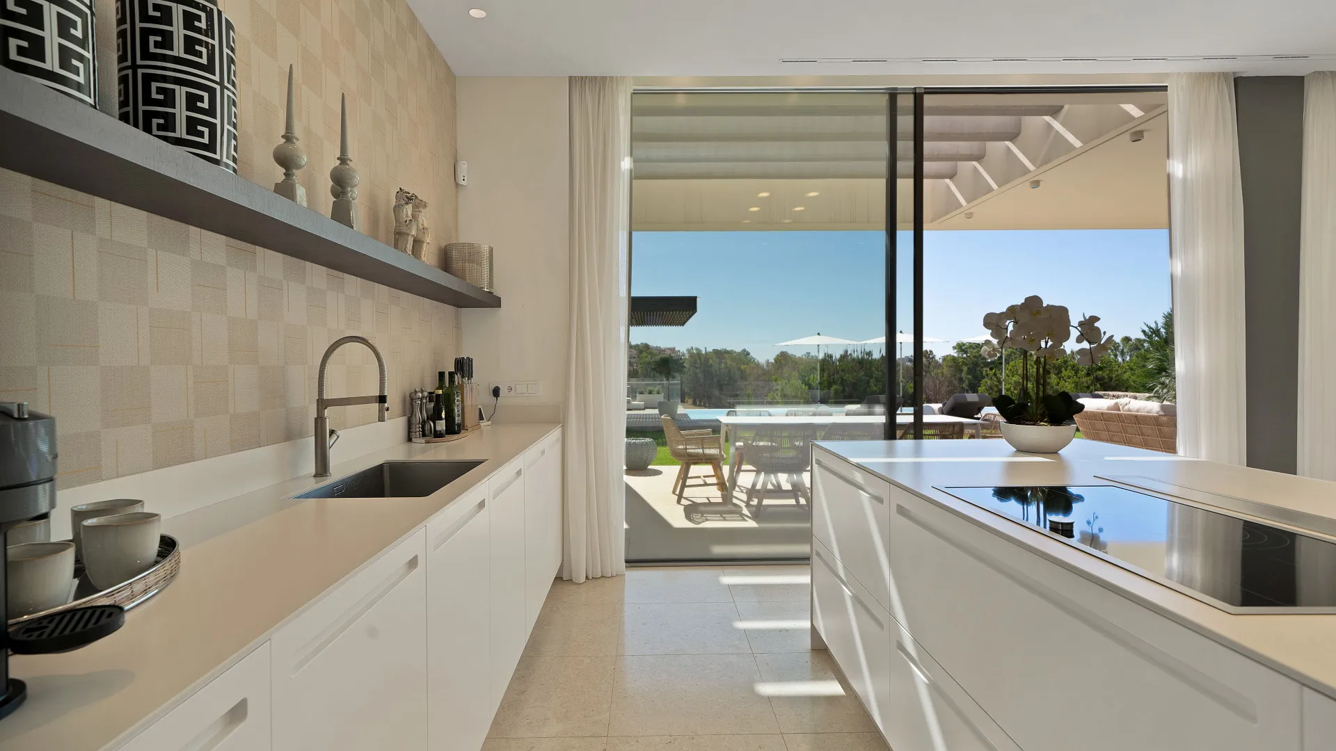 Buy villa in Benahavis with 5 bedrooms