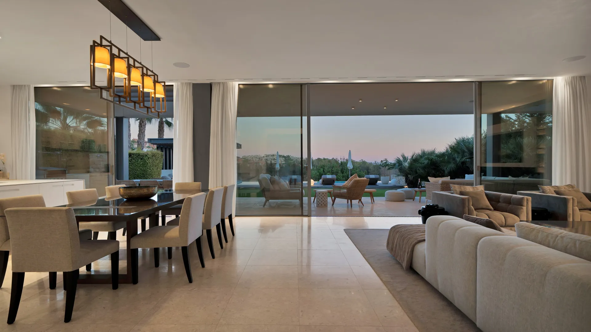 Buy villa in Benahavis with 5 bedrooms
