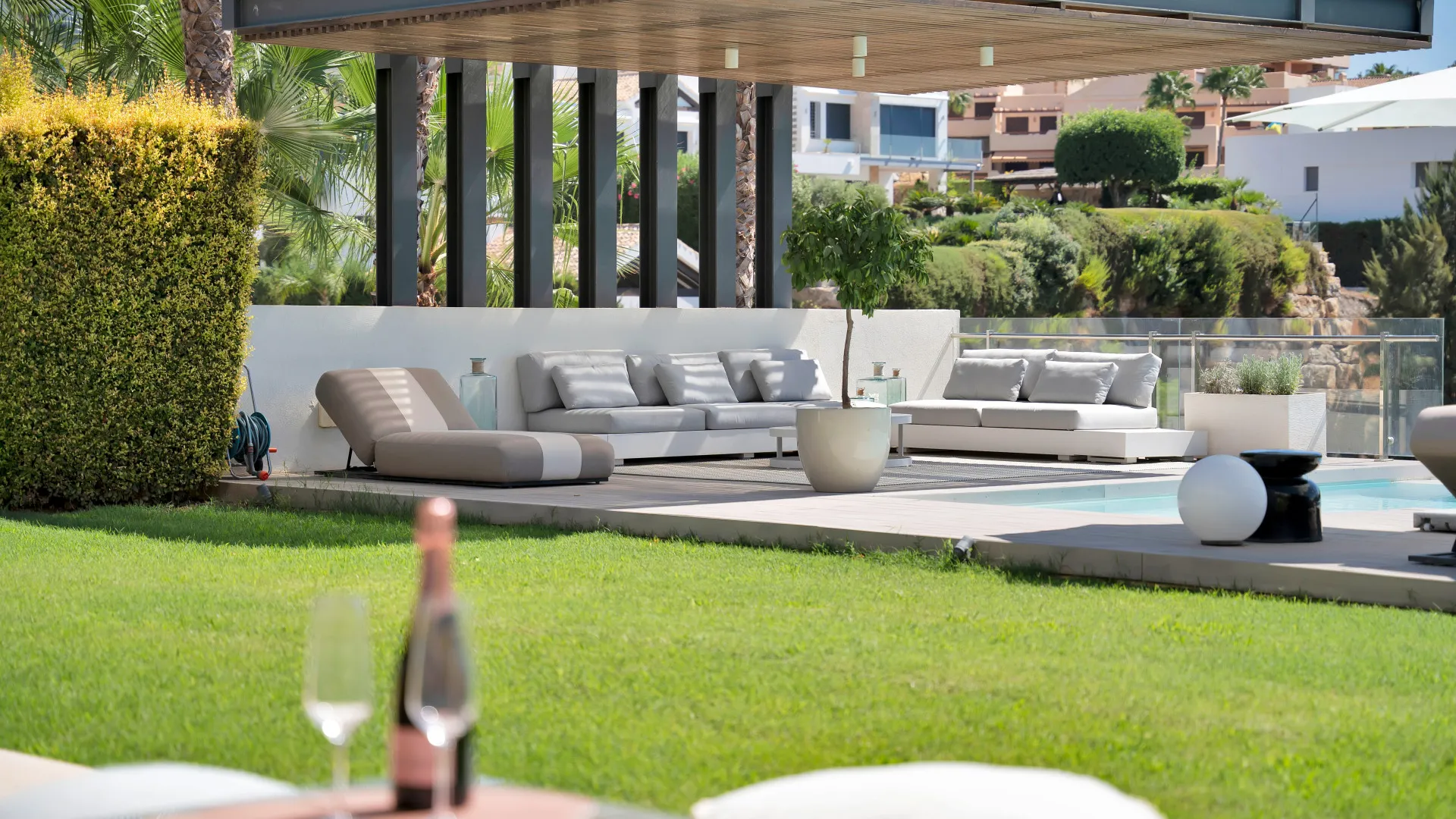 Buy villa in Benahavis with 5 bedrooms