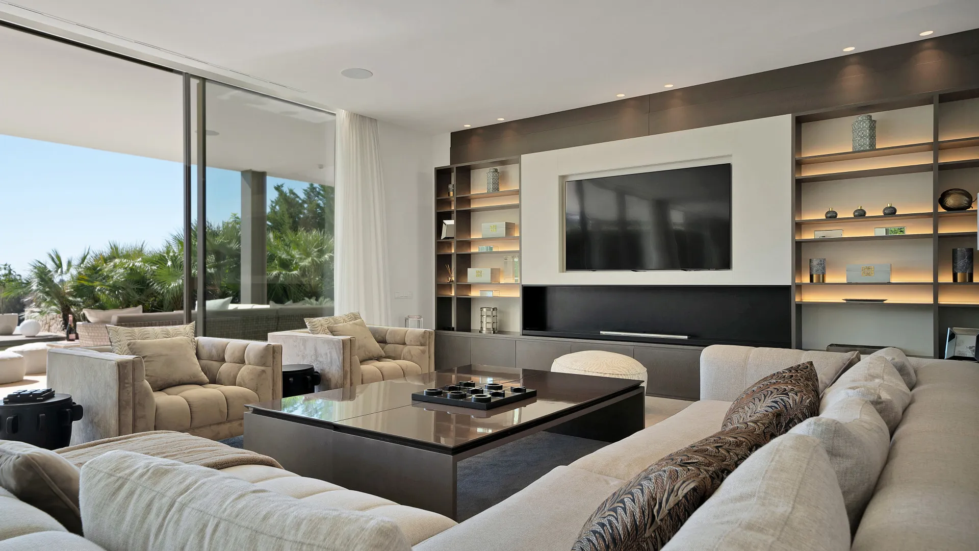 Buy villa in Benahavis with 5 bedrooms