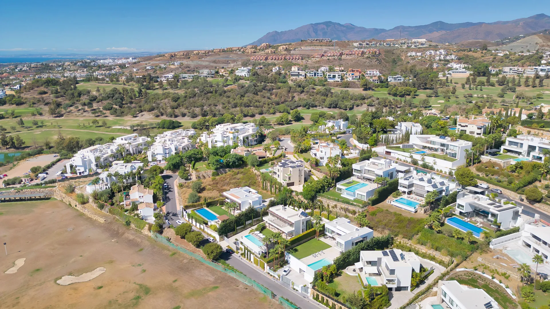 Buy villa in Benahavis with 5 bedrooms