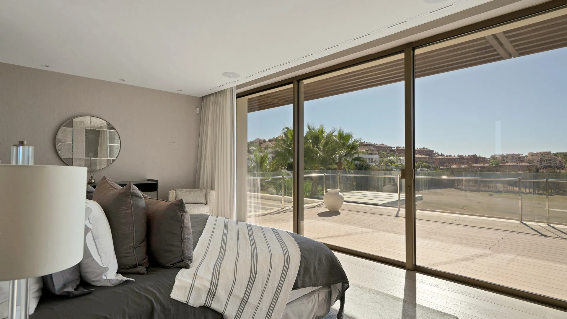 Buy villa in Benahavis with 5 bedrooms