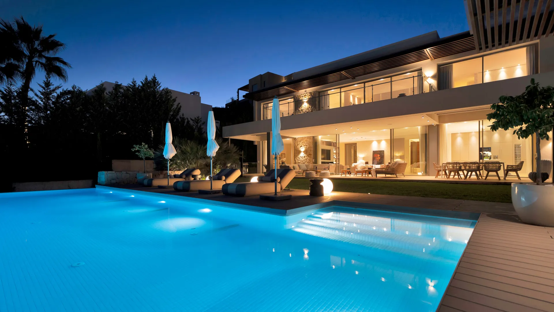 Buy villa in Benahavis with 5 bedrooms