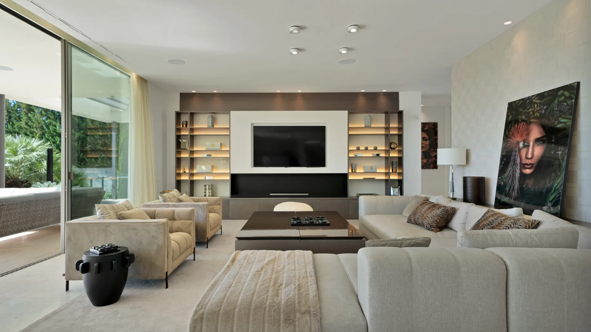 Buy villa in Benahavis with 5 bedrooms