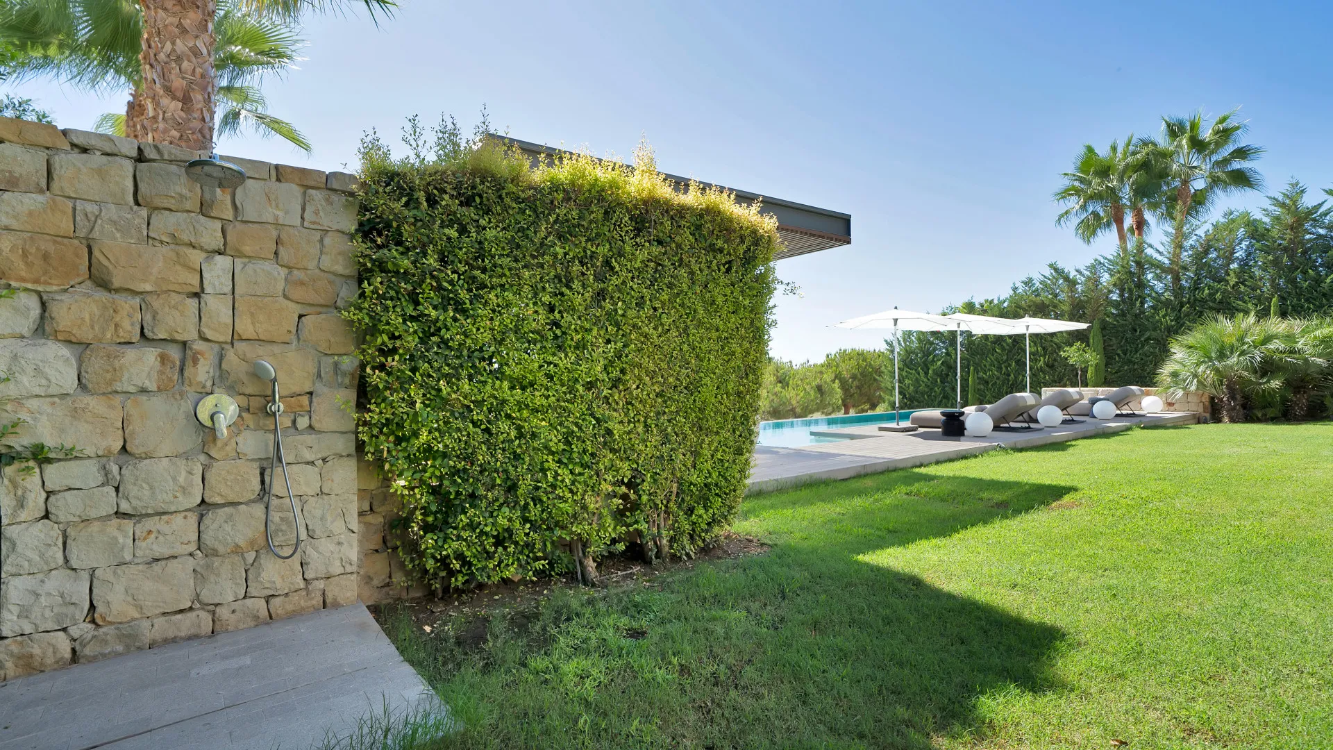 Buy villa in Benahavis with 5 bedrooms