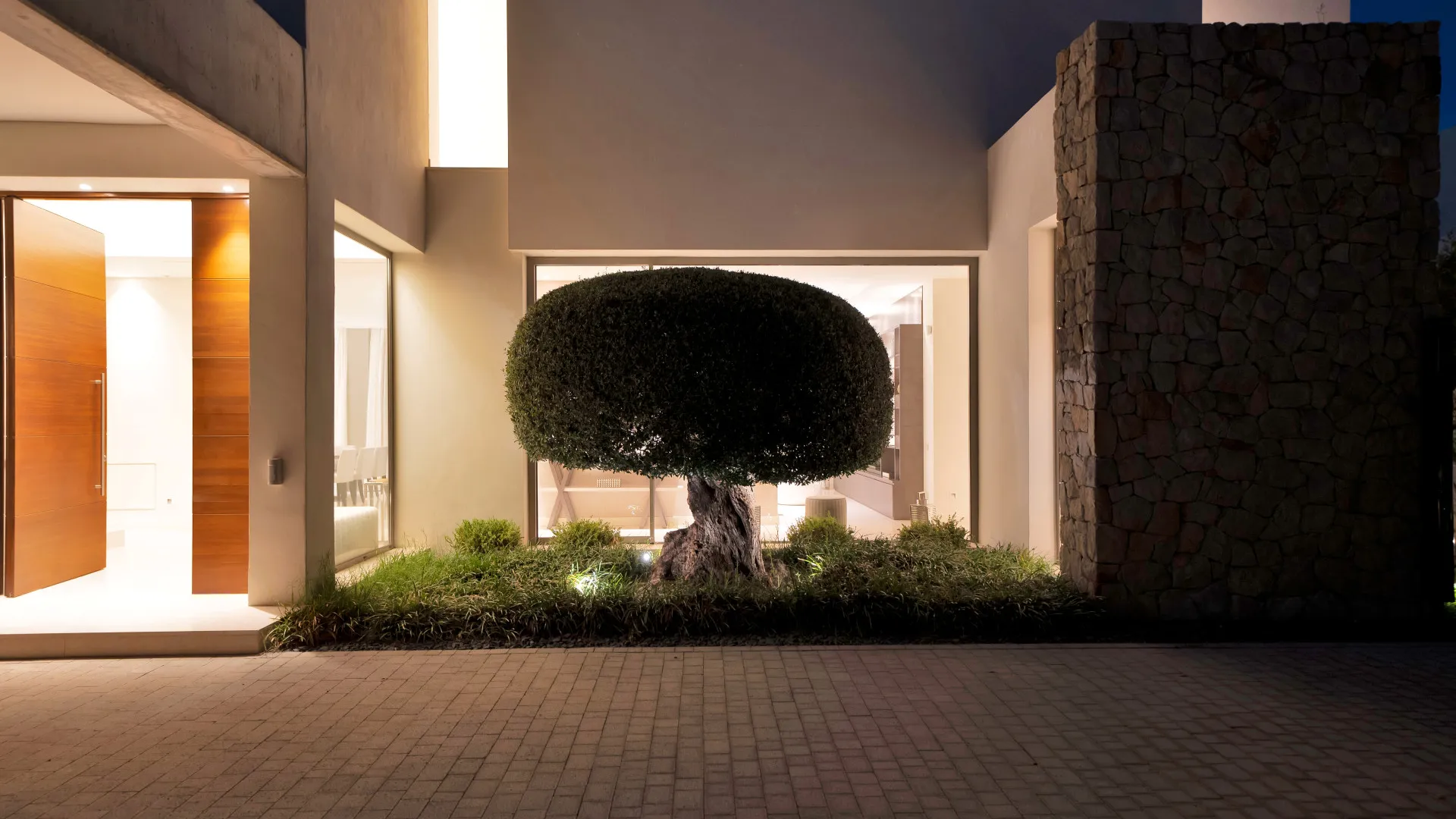 Buy villa in Benahavis with 5 bedrooms