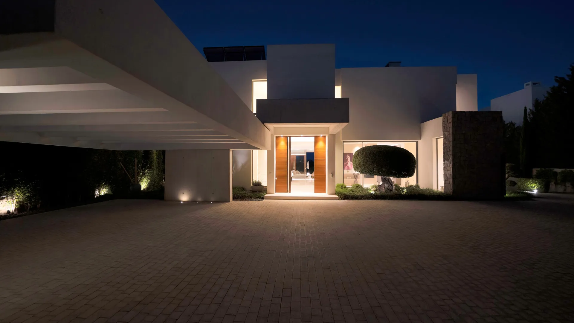 Buy villa in Benahavis with 5 bedrooms