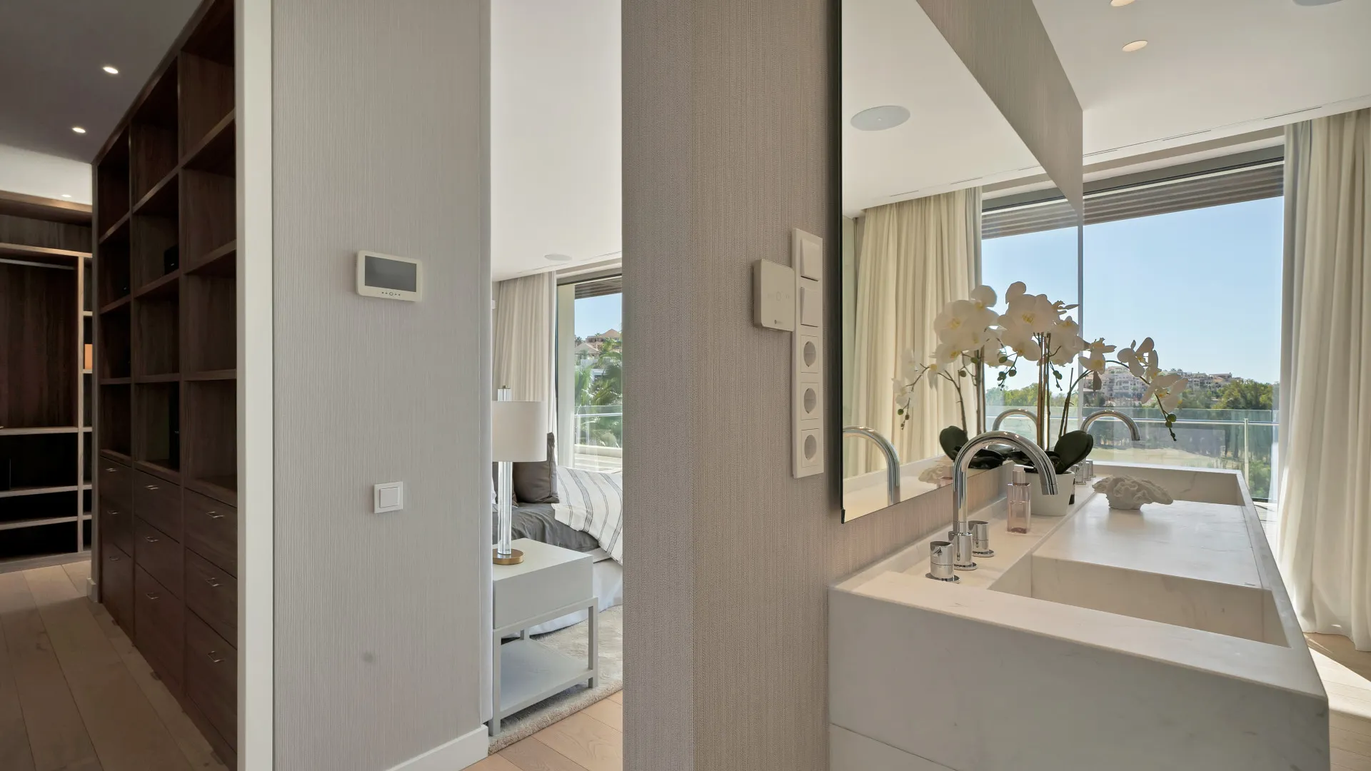 Buy villa in Benahavis with 5 bedrooms