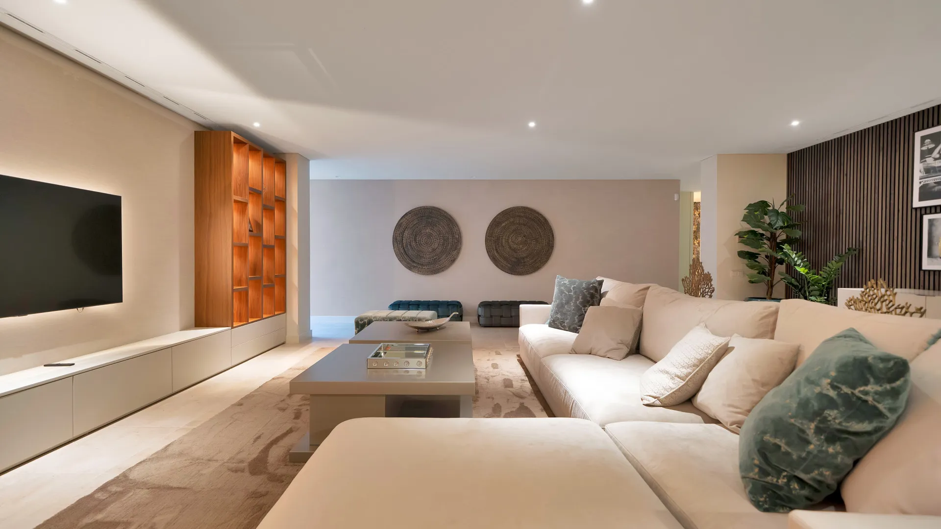 Buy villa in Benahavis with 5 bedrooms
