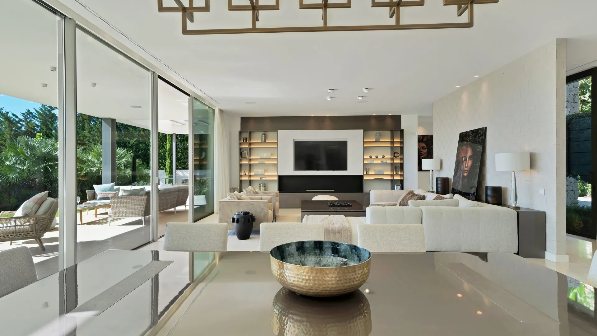 Buy villa in Benahavis with 5 bedrooms