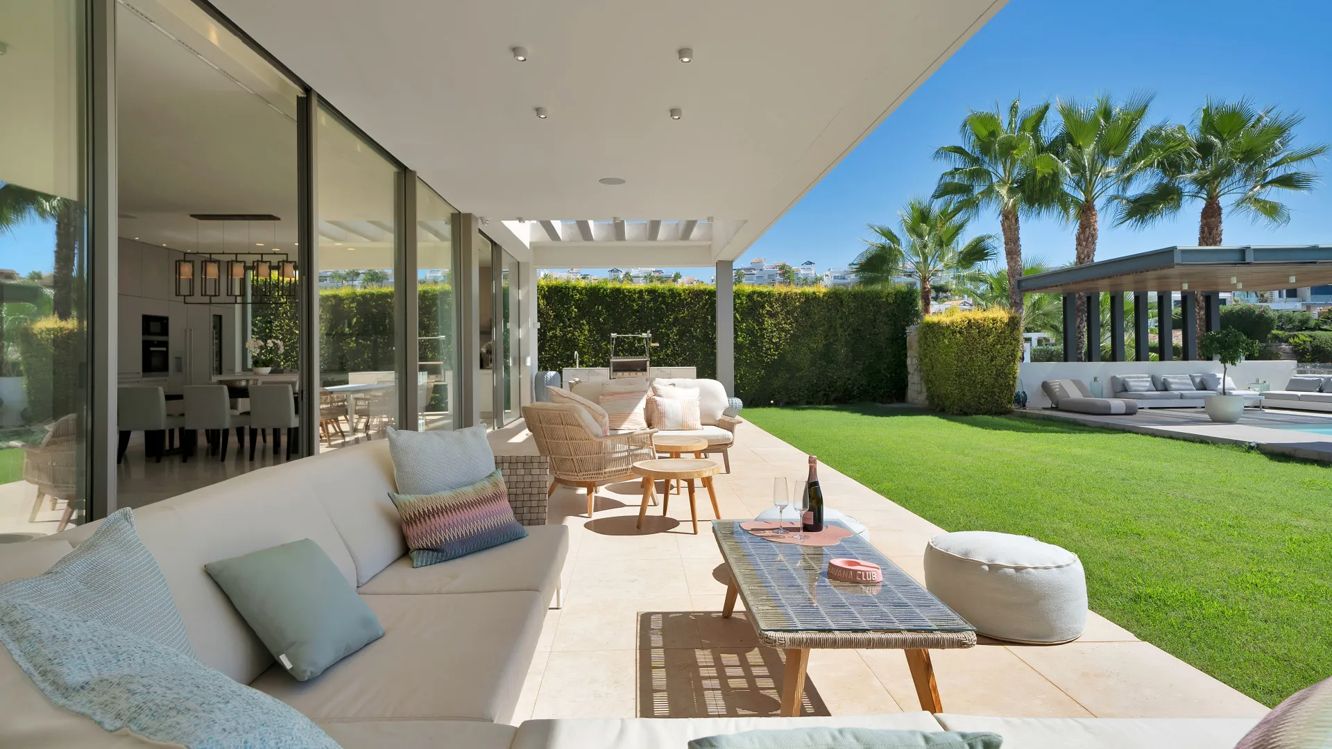 Buy villa in Benahavis with 5 bedrooms
