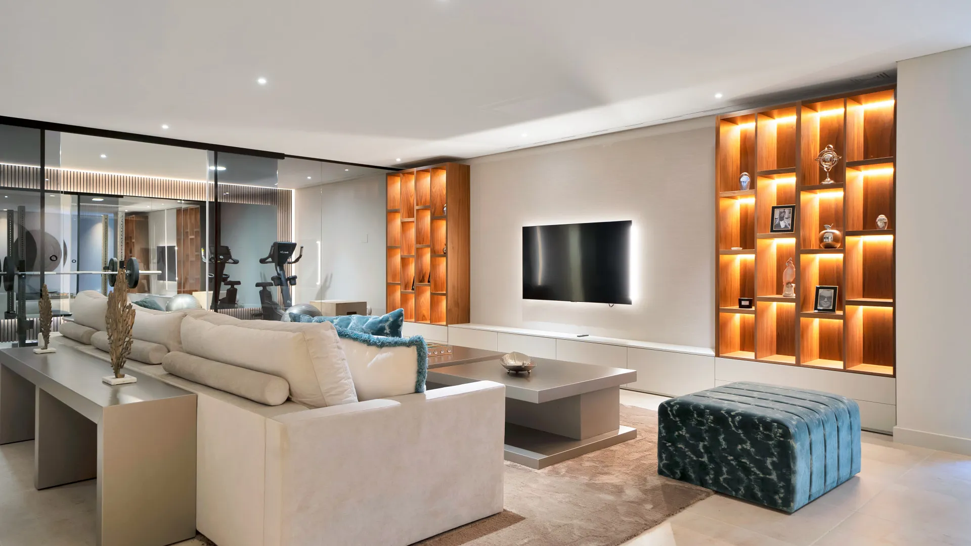 Buy villa in Benahavis with 5 bedrooms