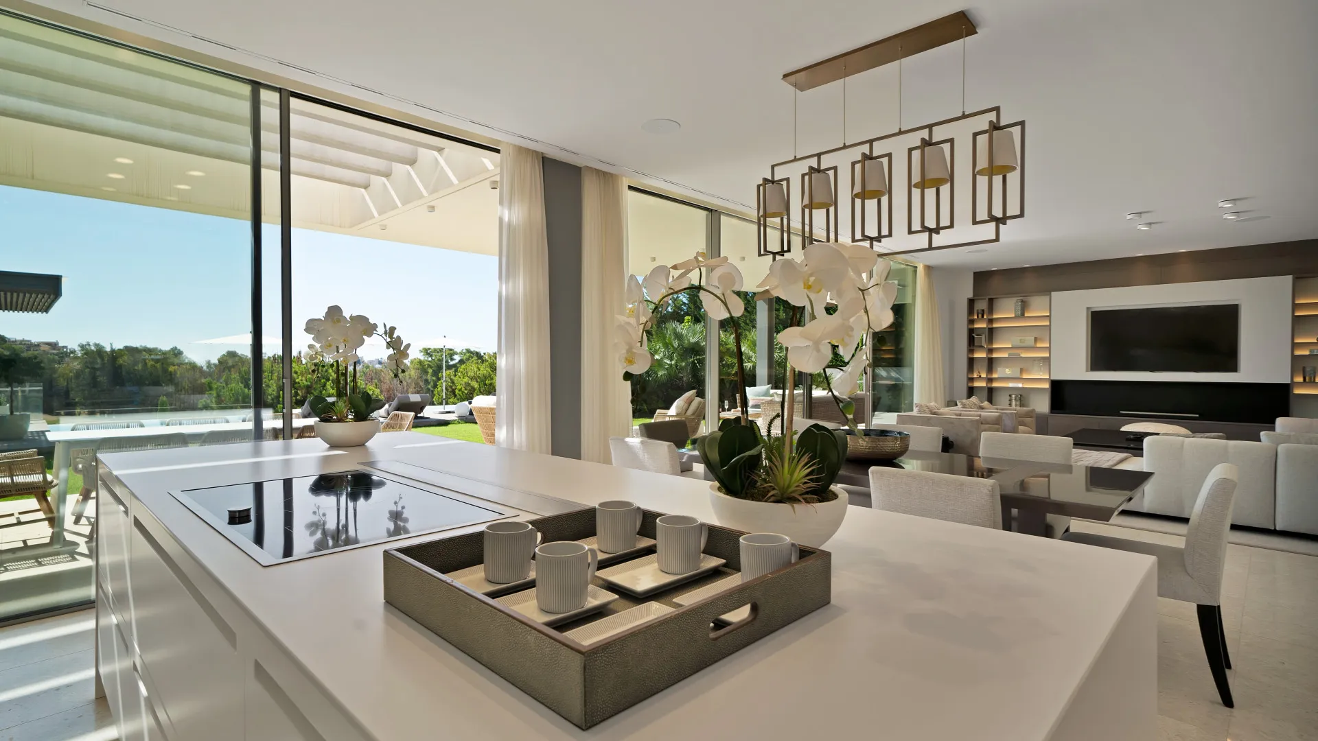Buy villa in Benahavis with 5 bedrooms