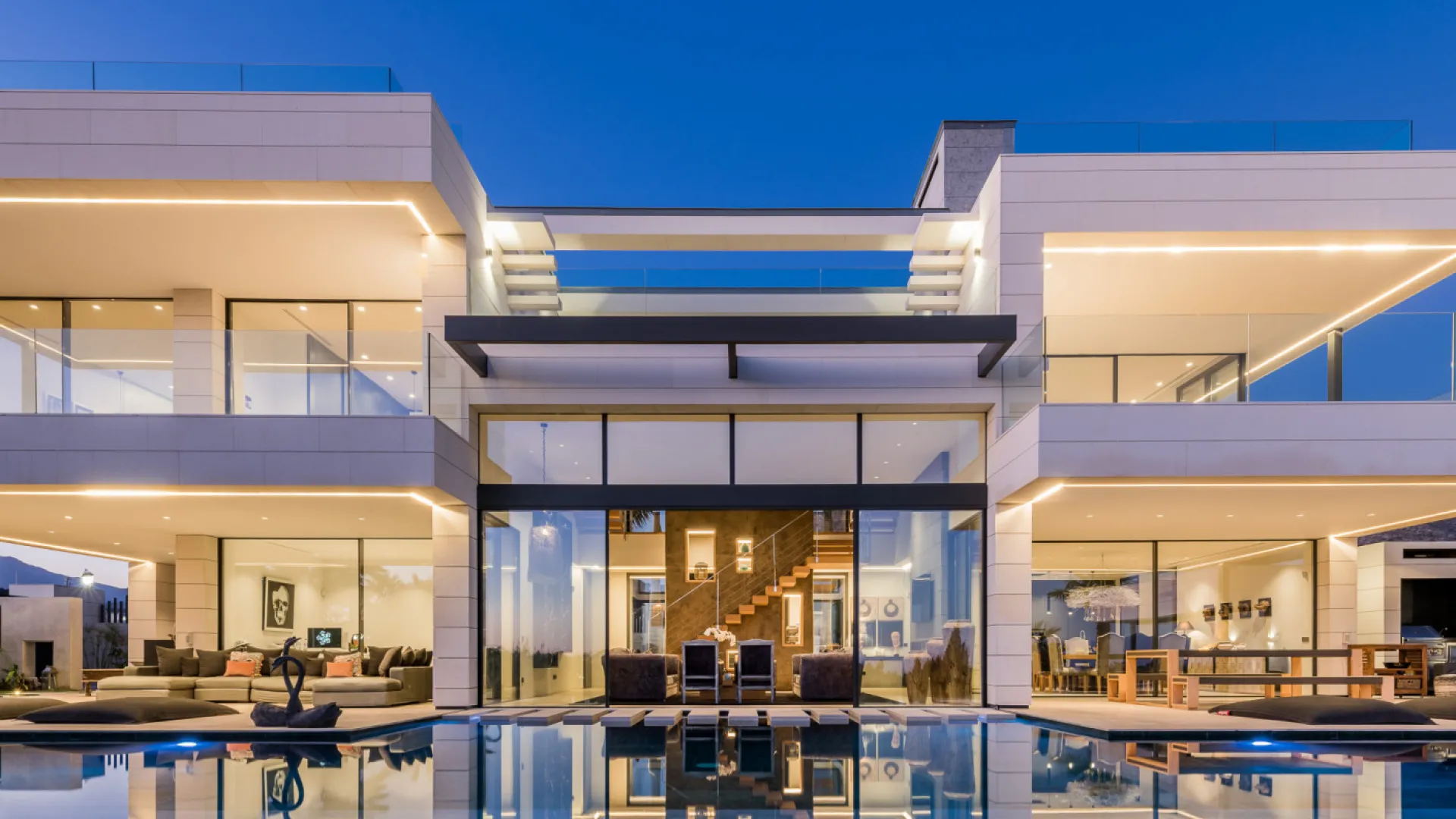 For sale villa with 6 bedrooms in Lomas del Virrey