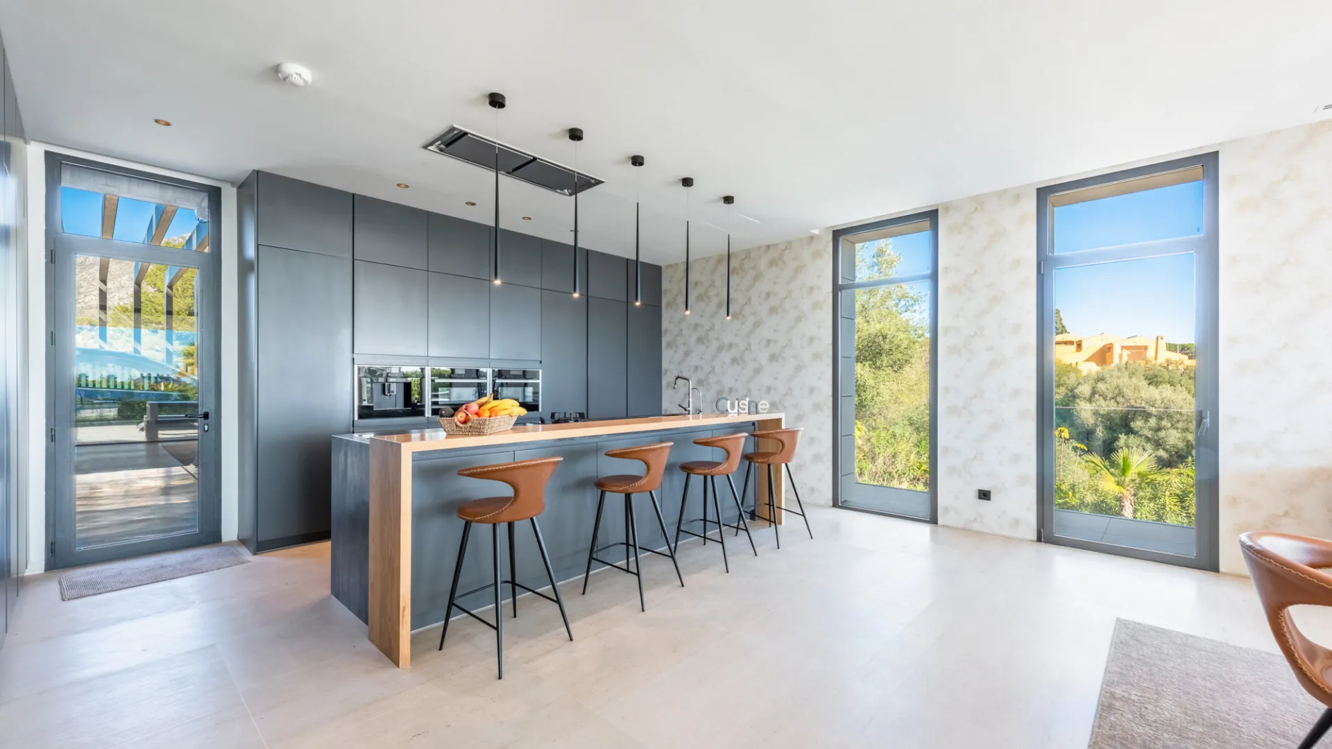 For sale villa with 6 bedrooms in Lomas del Virrey