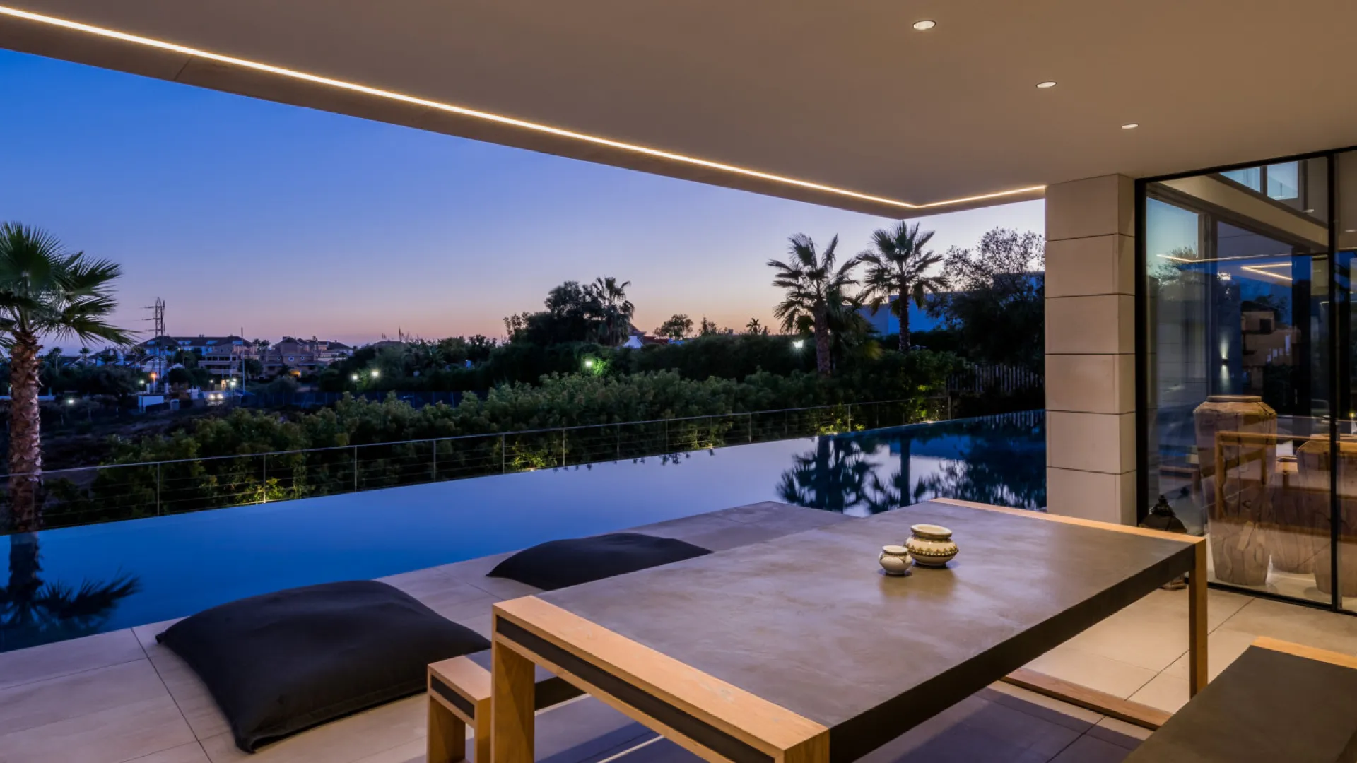 For sale villa with 6 bedrooms in Lomas del Virrey
