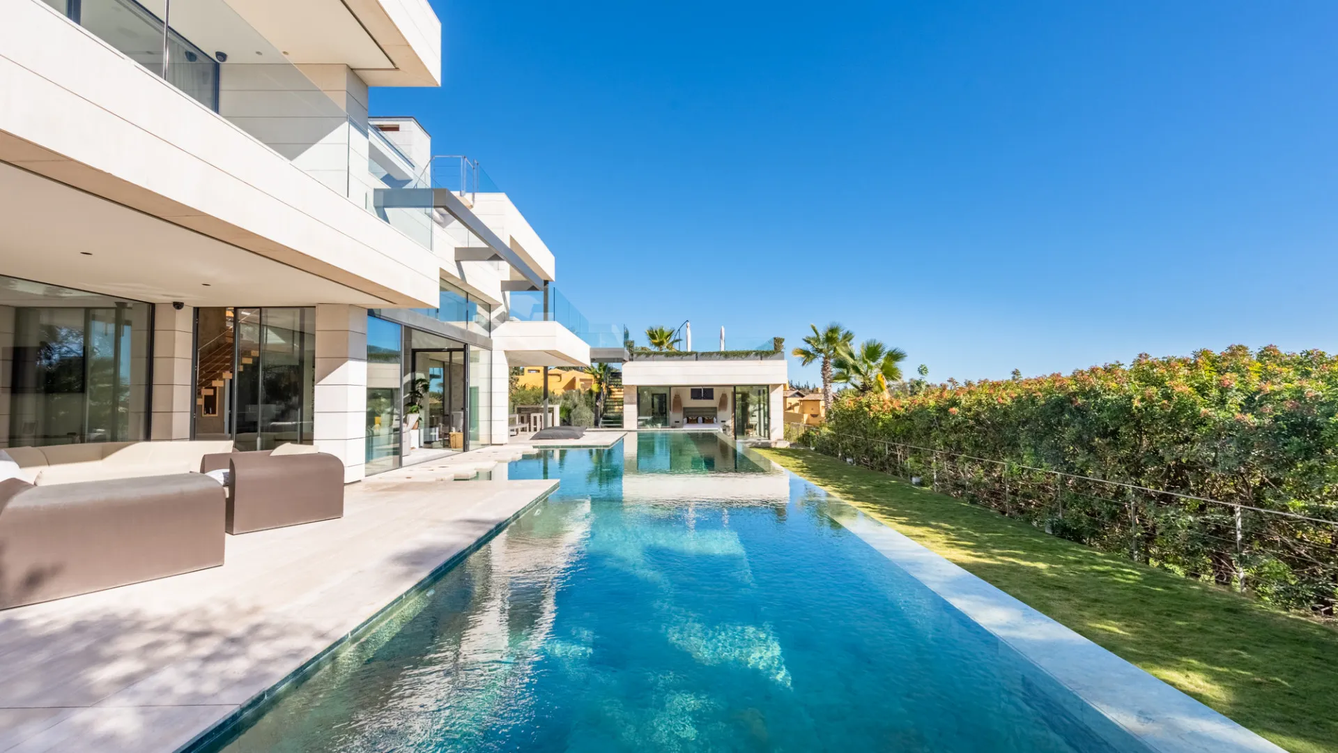 For sale villa with 6 bedrooms in Lomas del Virrey