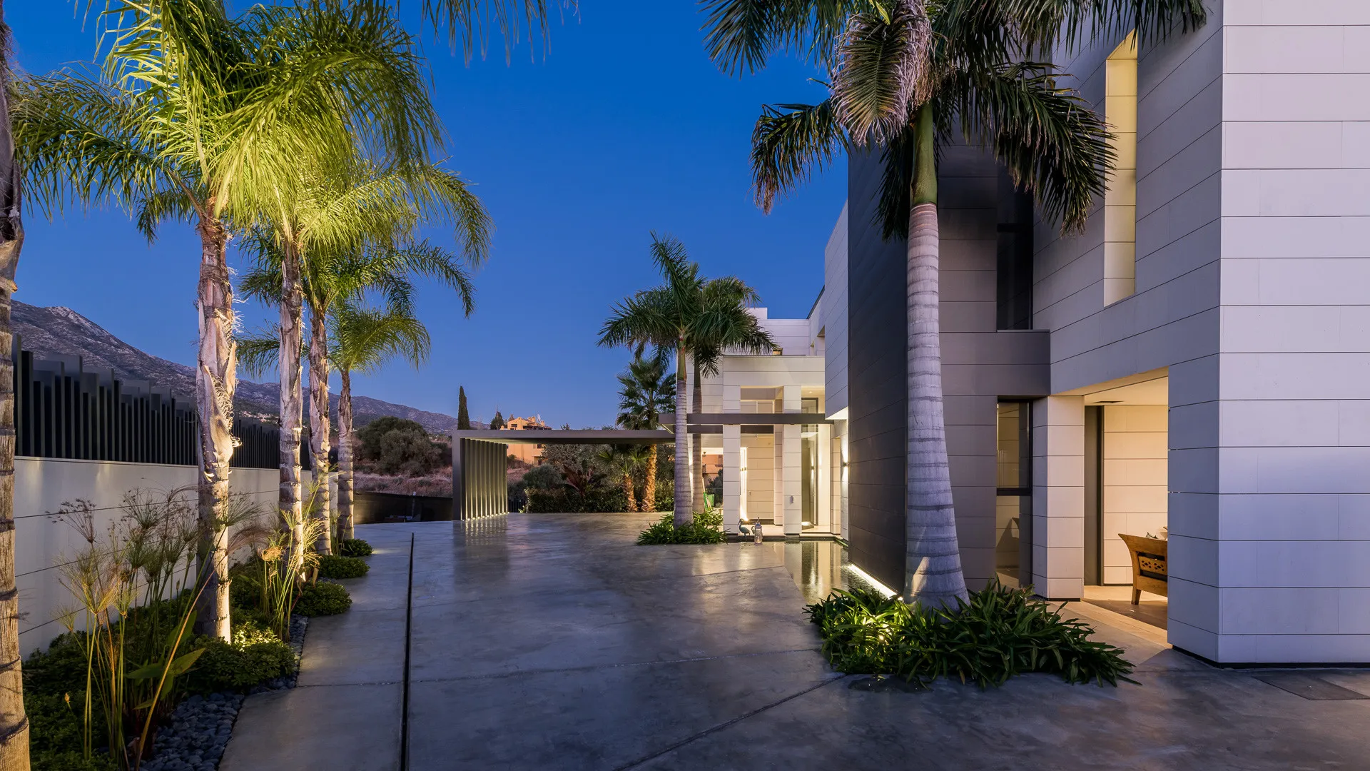 For sale villa with 6 bedrooms in Lomas del Virrey