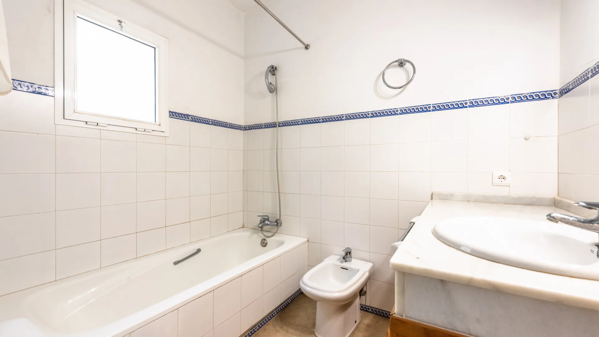 Villa in Artola for sale
