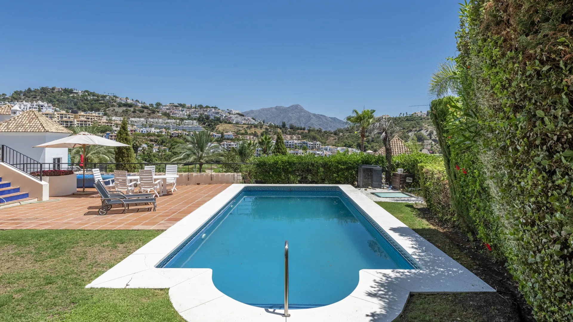 Se vende villa de 4 dormitorios en Los Arqueros
