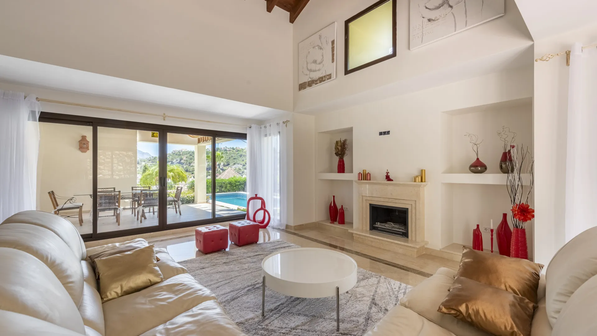 Se vende villa de 4 dormitorios en Los Arqueros