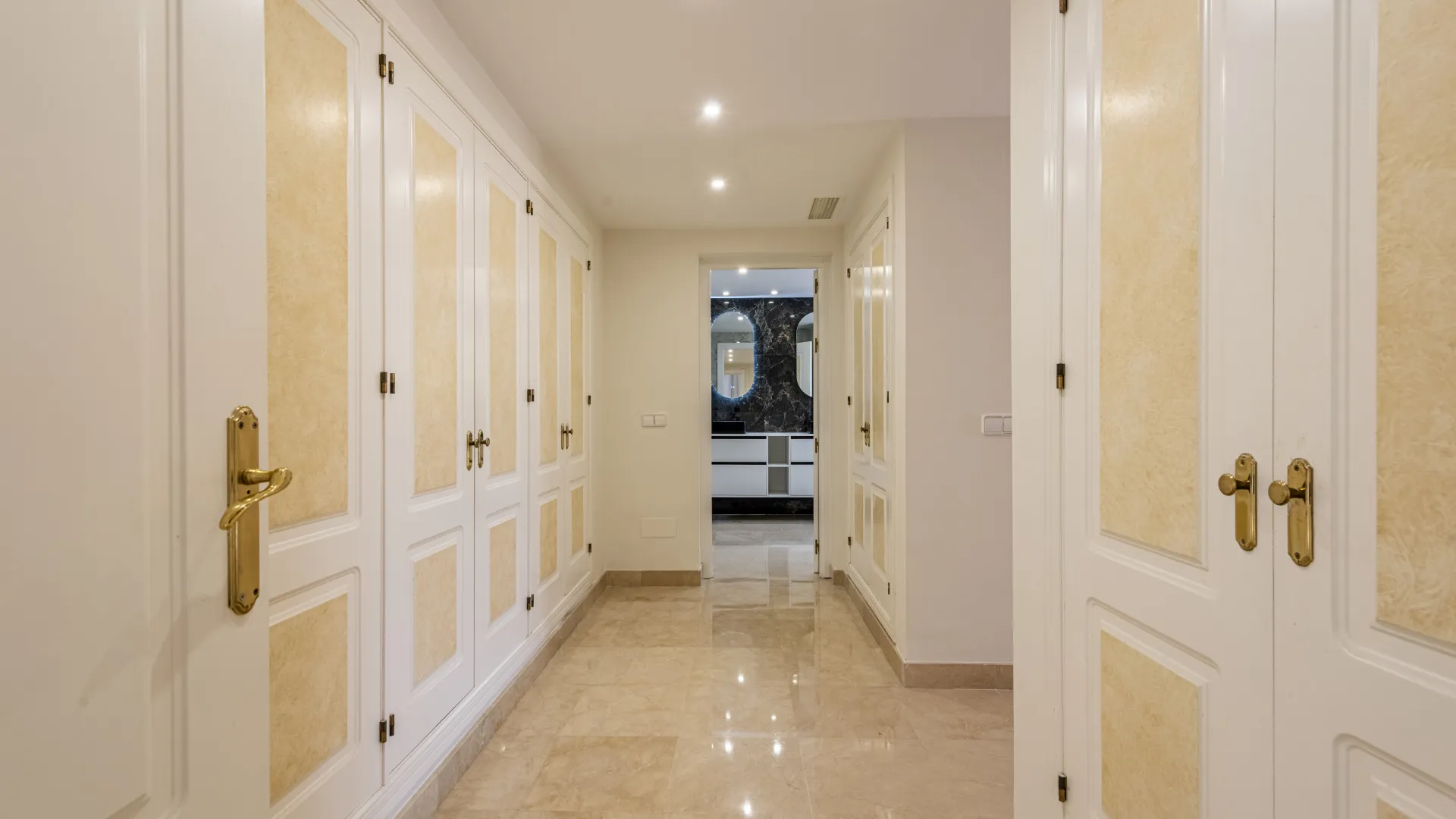 Se vende villa de 4 dormitorios en Los Arqueros