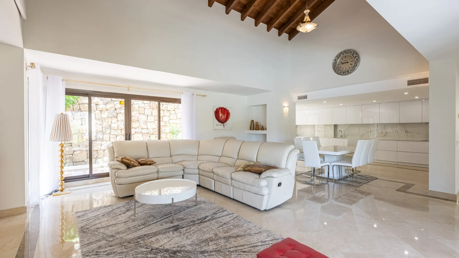 Se vende villa de 4 dormitorios en Los Arqueros