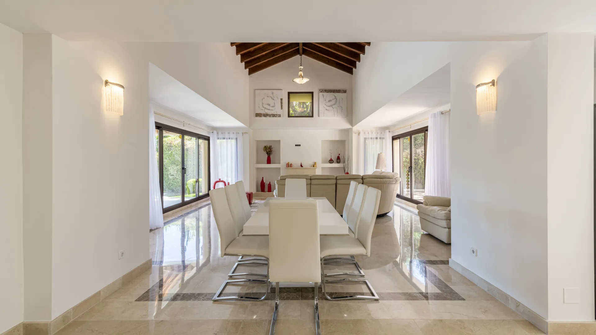 Se vende villa de 4 dormitorios en Los Arqueros