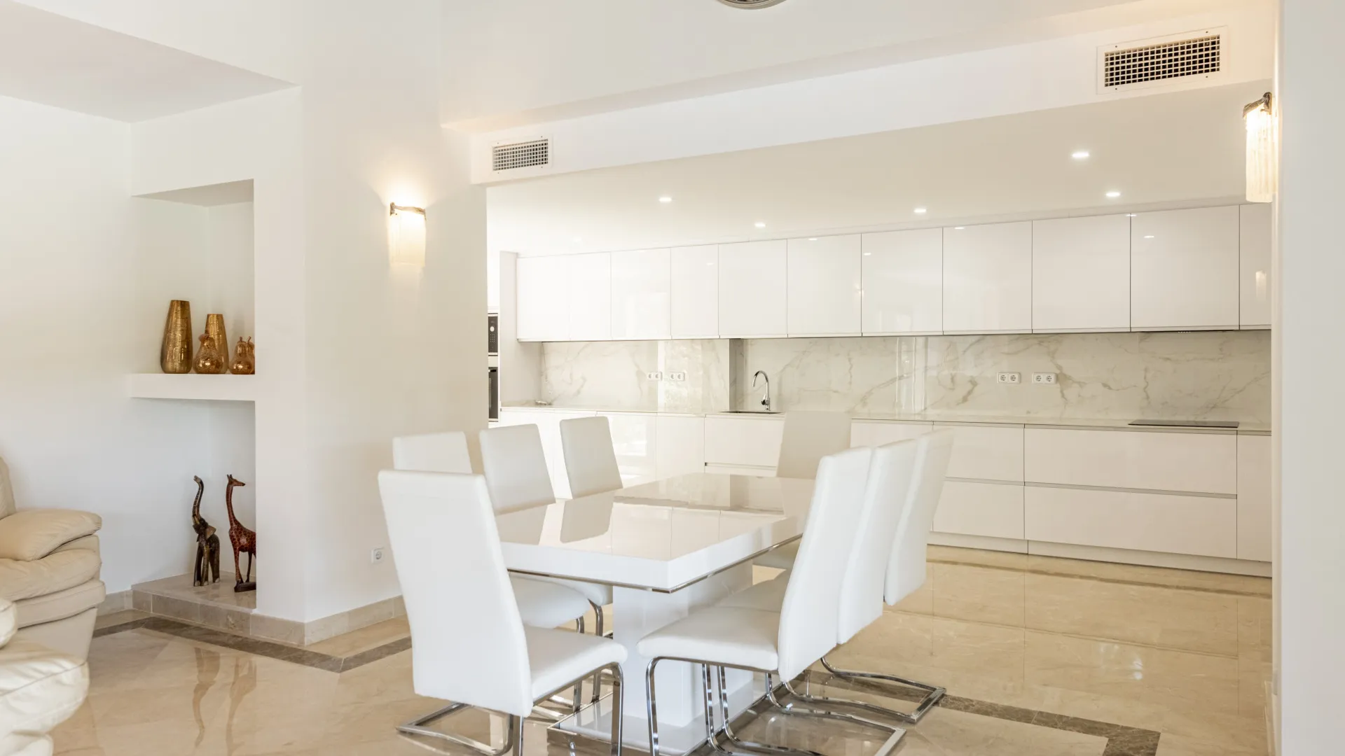 Se vende villa de 4 dormitorios en Los Arqueros